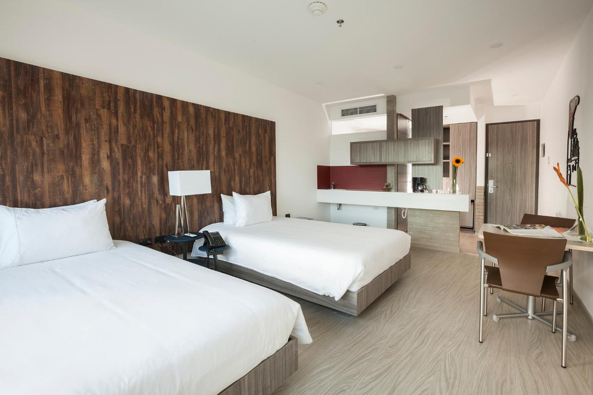 2 Double Beds