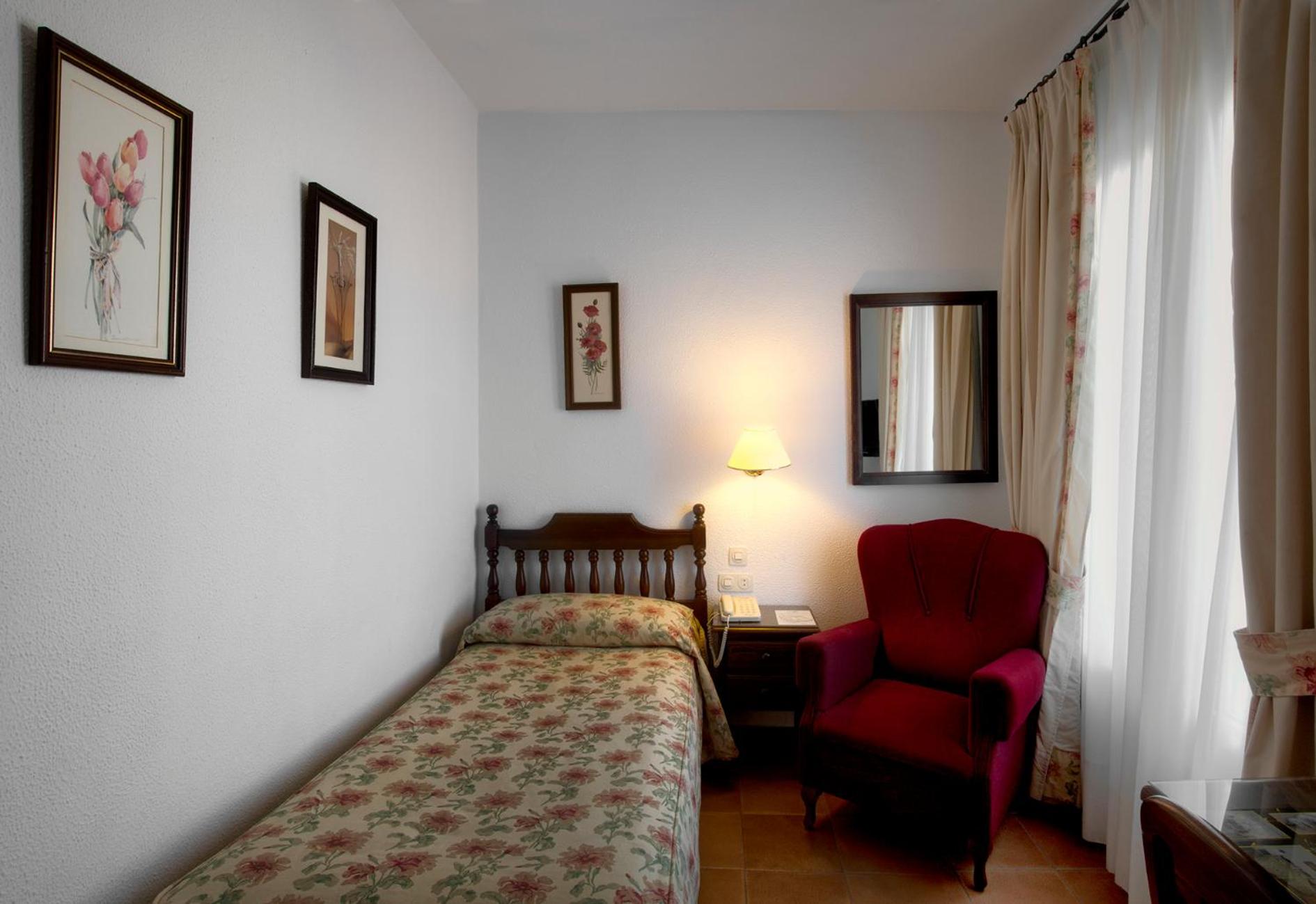 Single Room photo 3