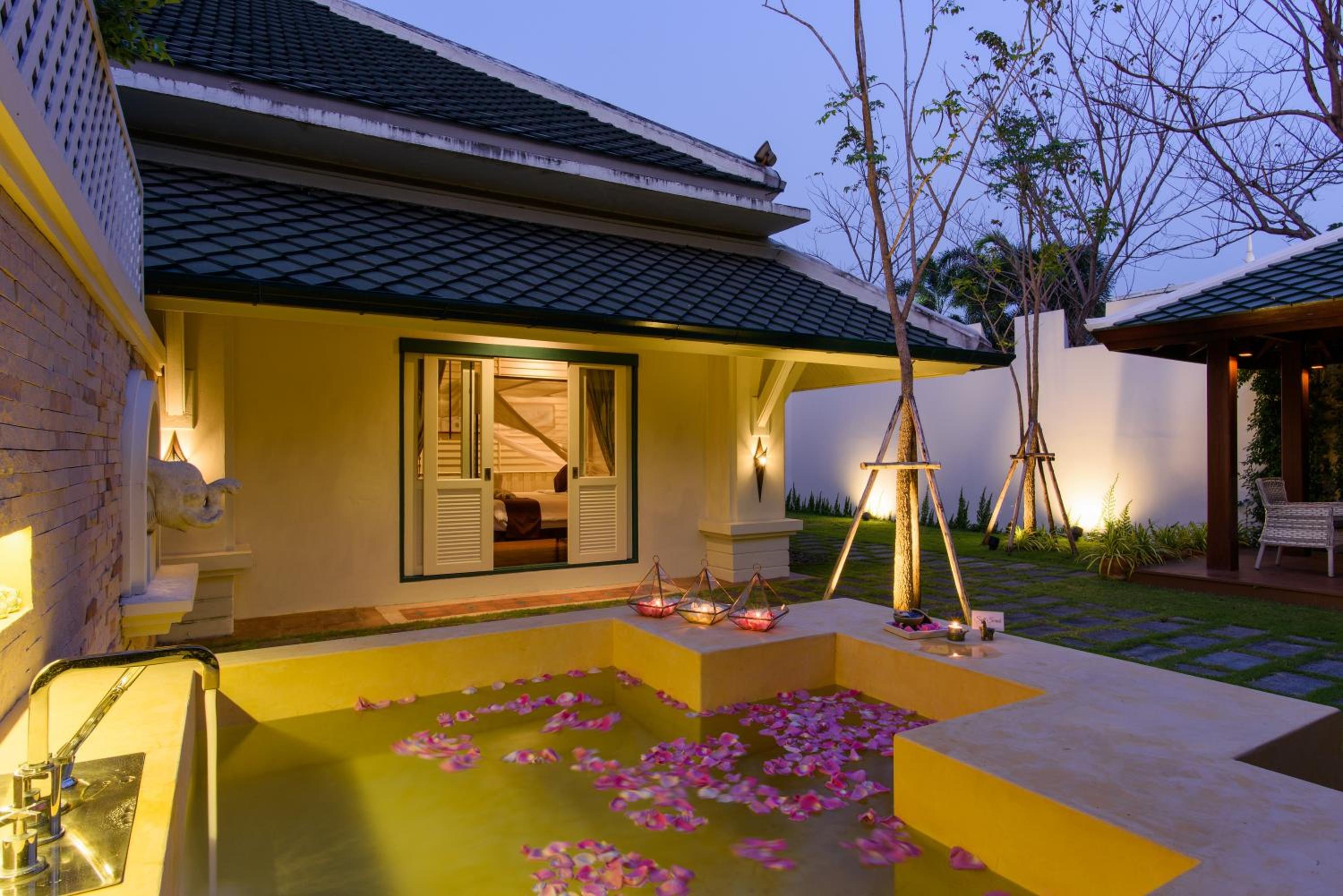Courtyard Villa - Photo 2