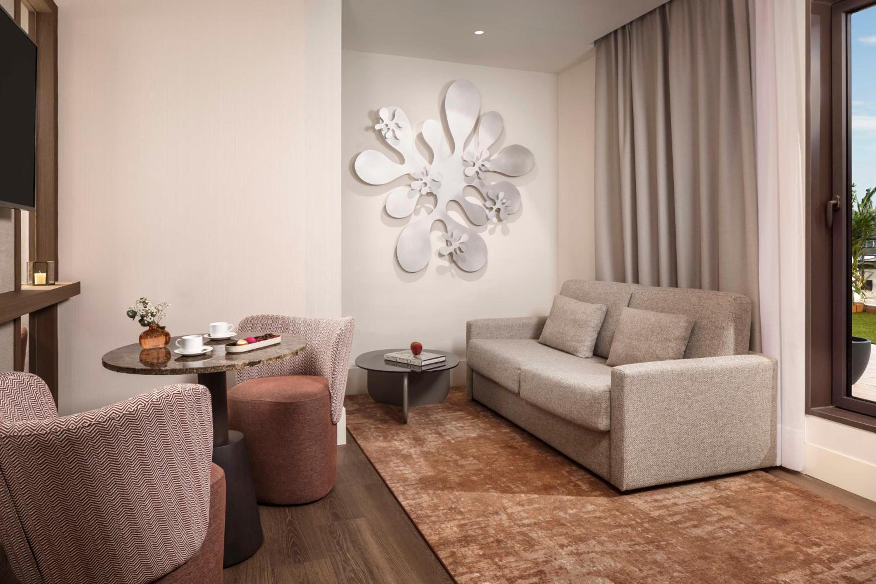 Suite Terrace with Extra Bed (2 Adults + 2 Children) thumbnail 6