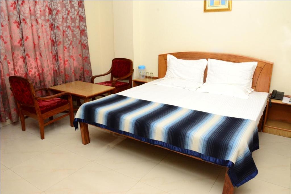 Deluxe Double Room (2 Adults + 1 Child) photo 2
