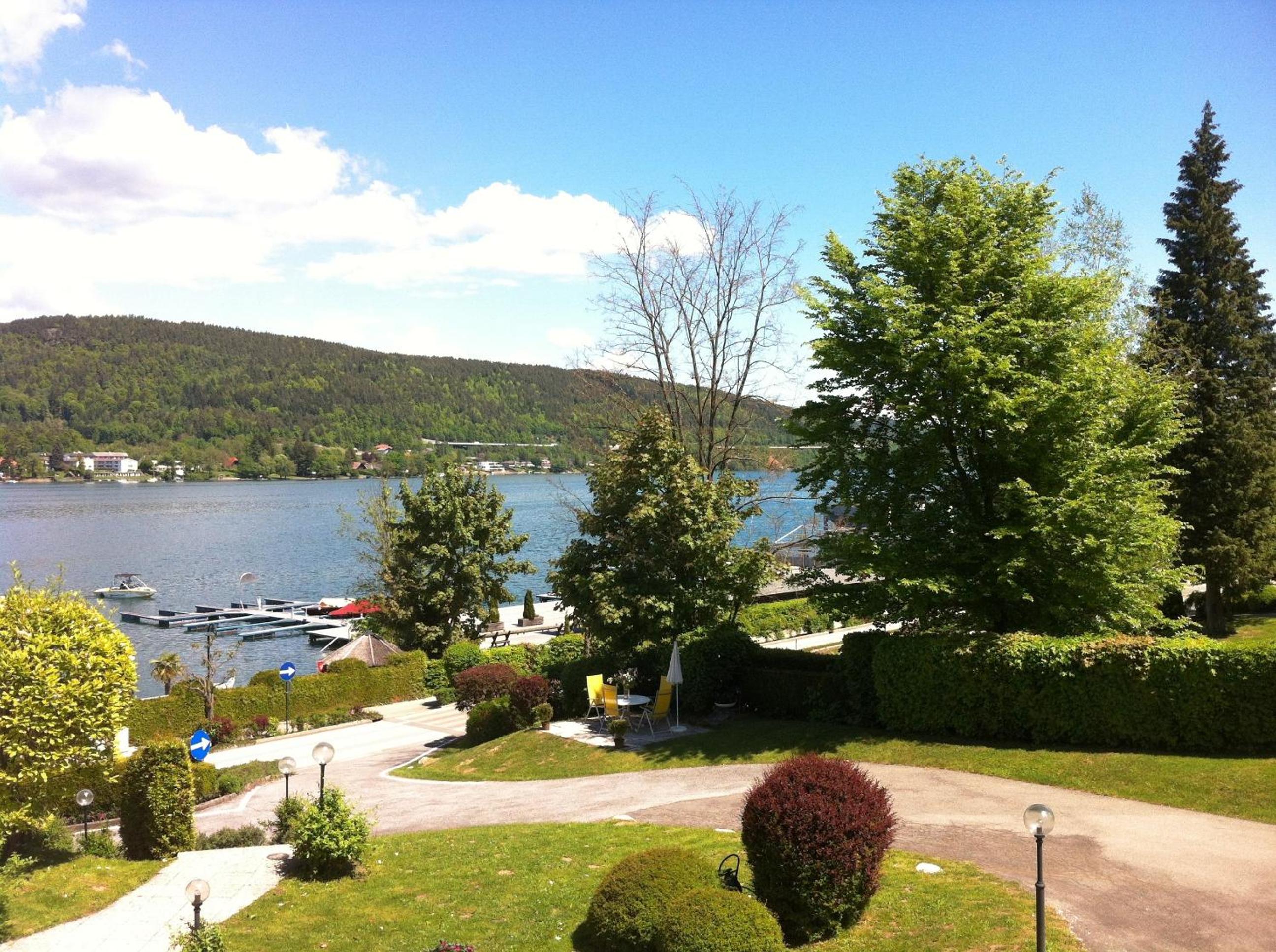 Double Room with Balcony - Photo 3
