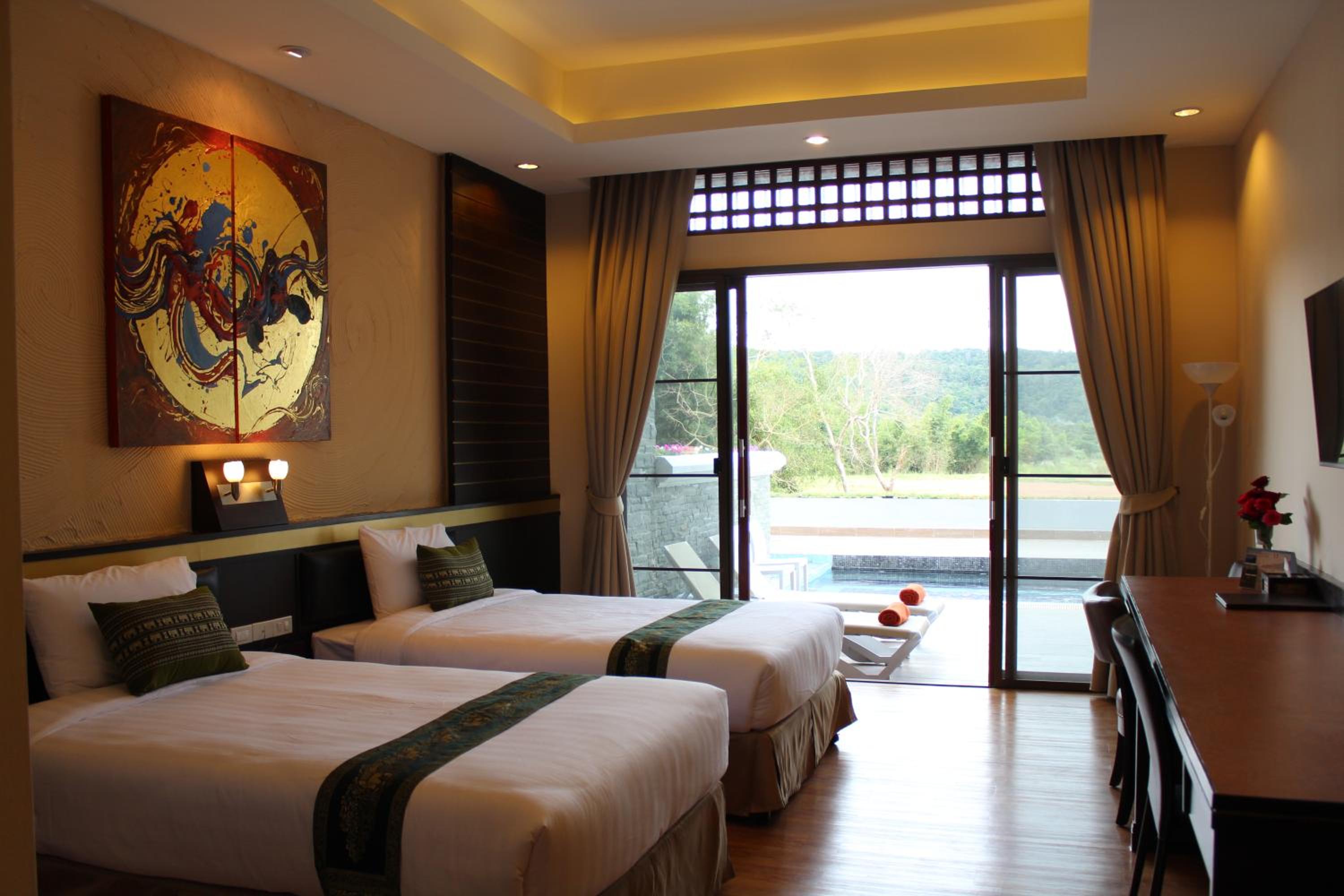 Superior Deluxe Double or Twin Room with Pool View photo 2