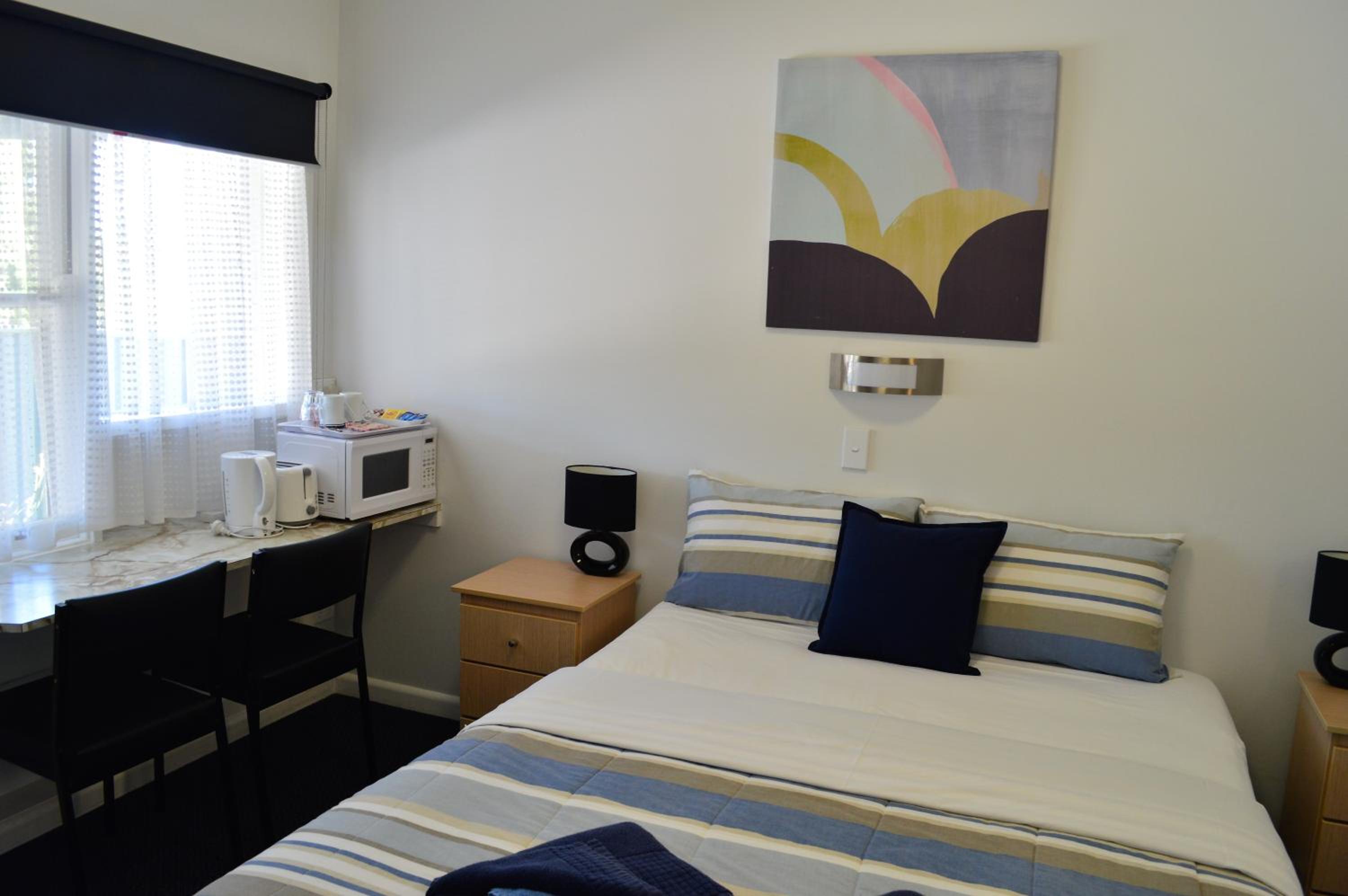 Queen Room photo 2