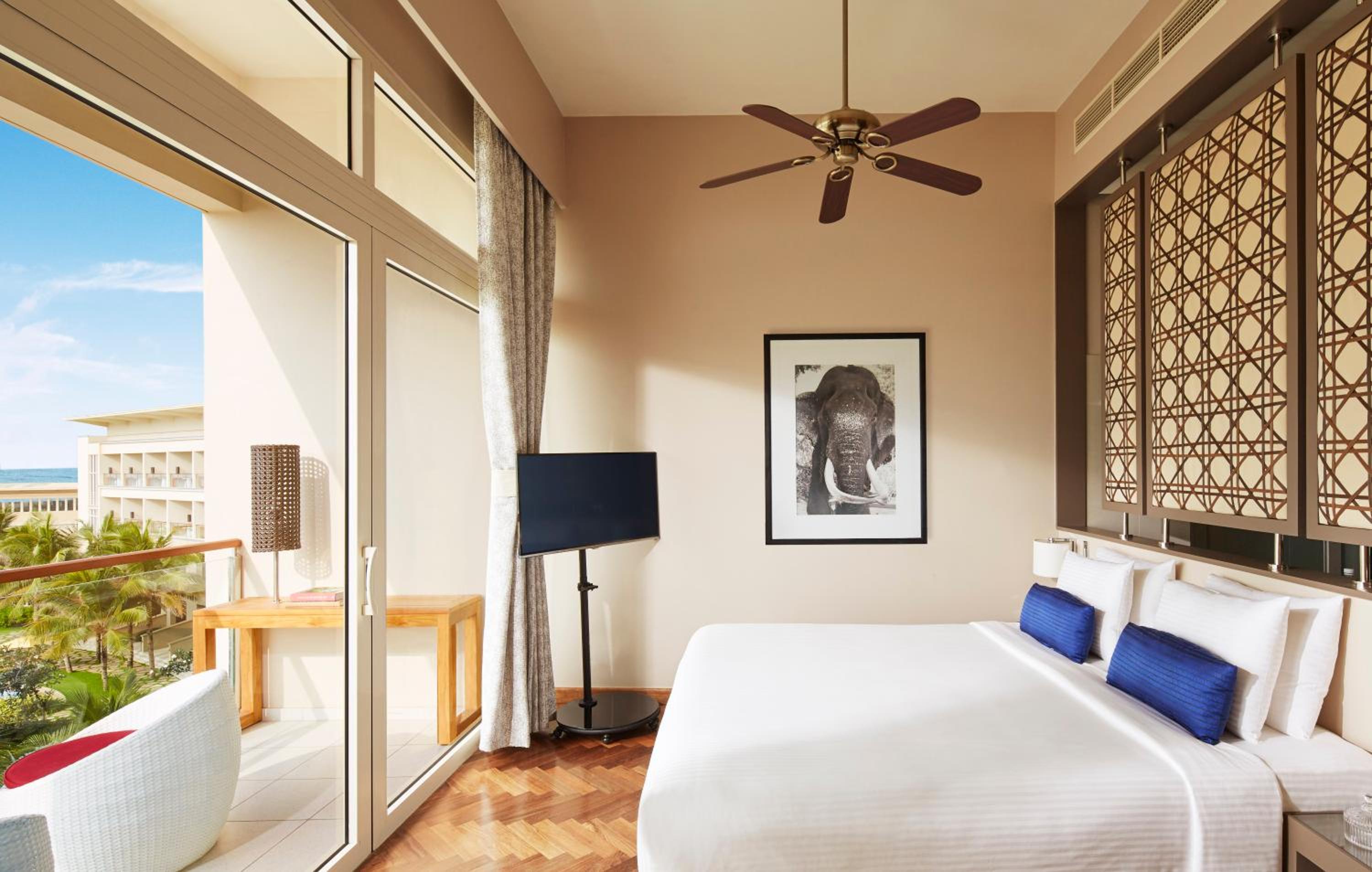 Premium King Room - USD 10 credit on Food & Beverages Per Day | 15% Discount on Spa photo 2