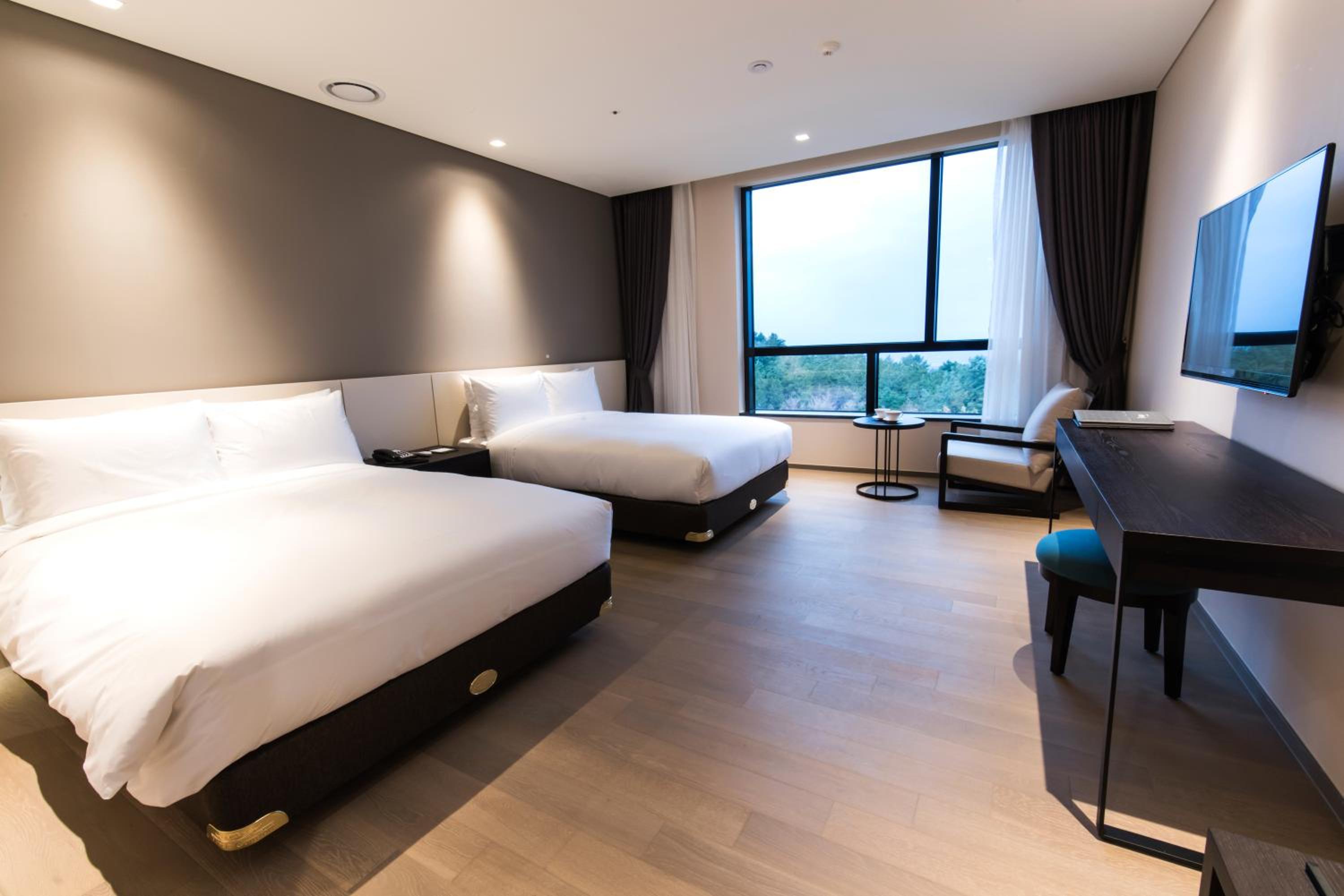 Premium Deluxe Twin Room