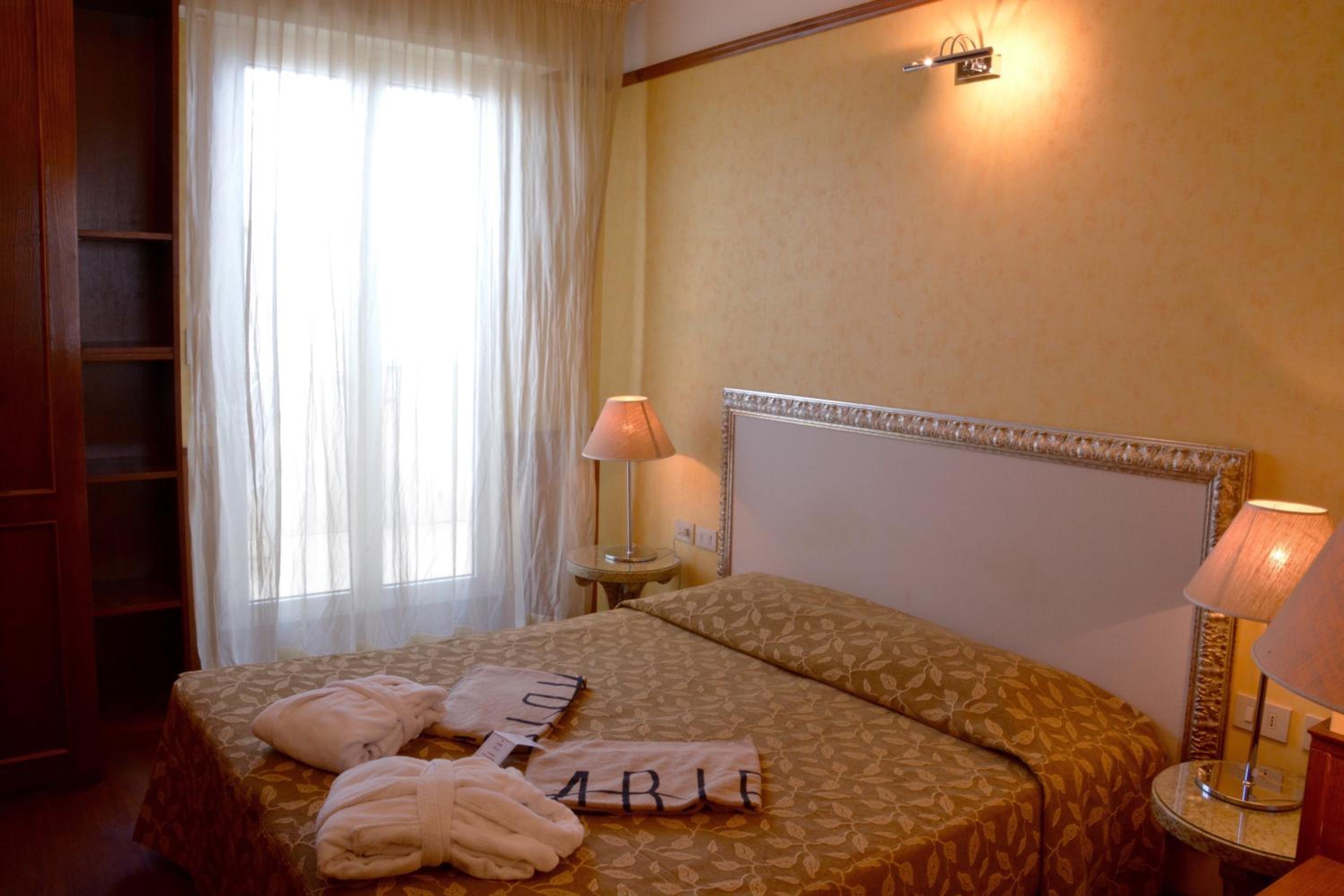 Standard Double or Twin Room - Bike Package photo 1