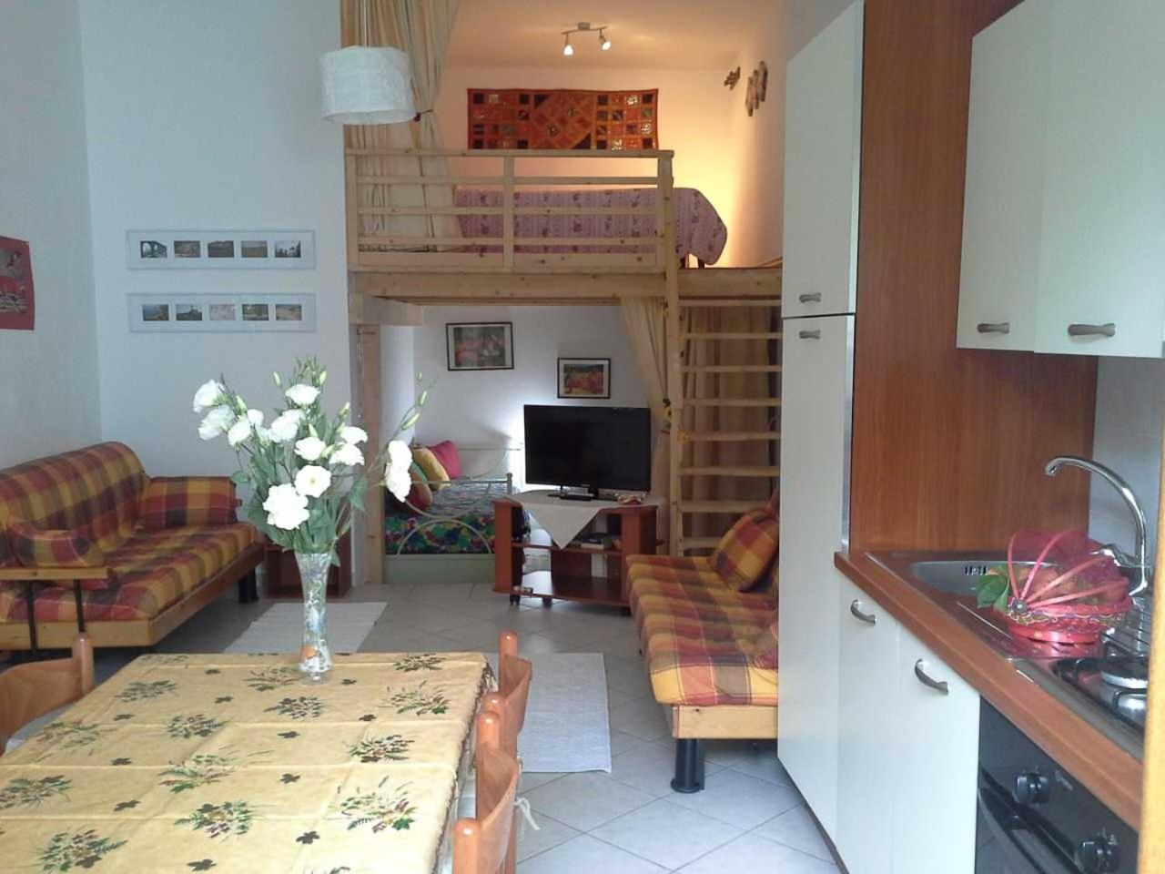 Studio - Split Level photo 1
