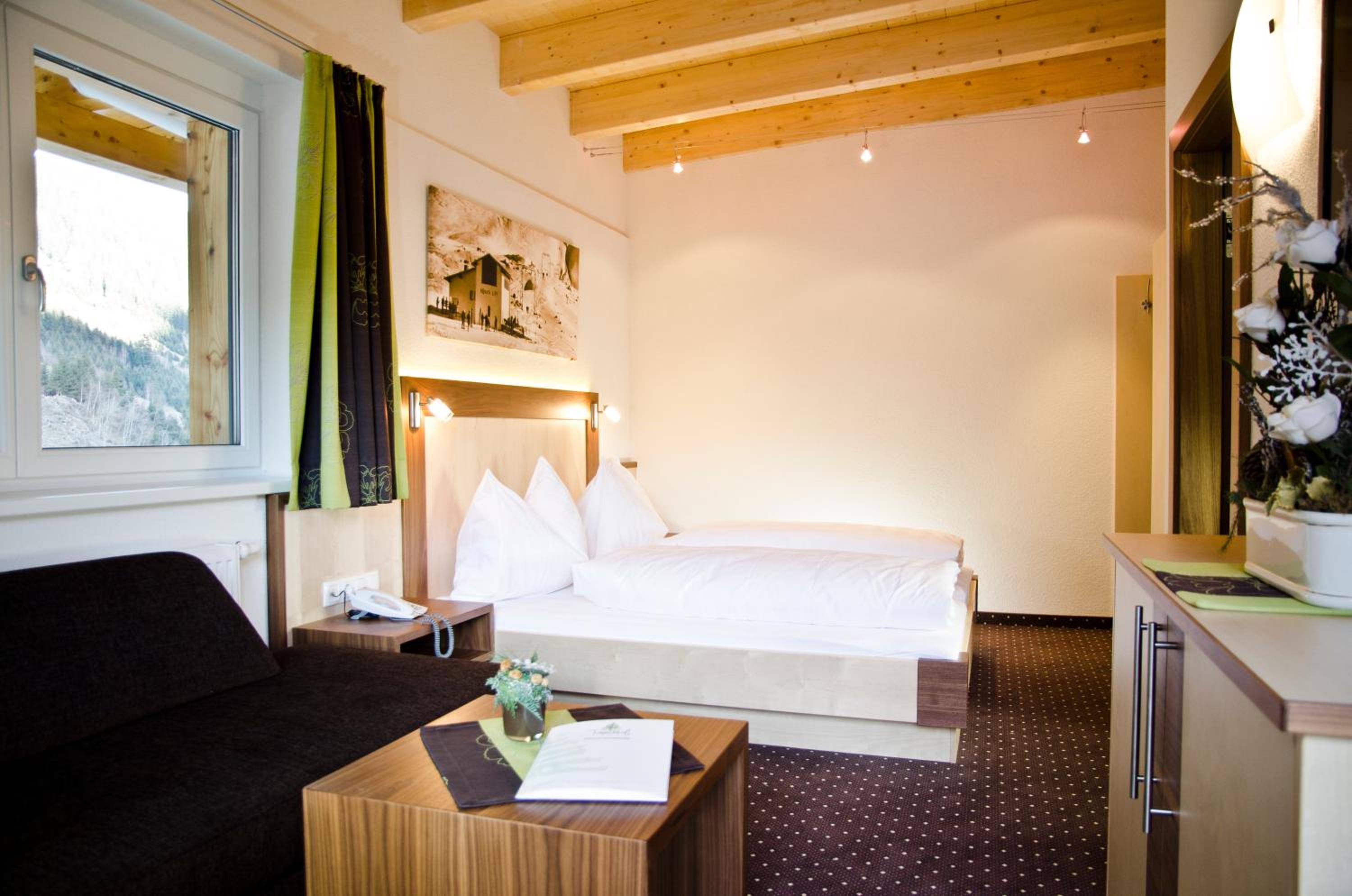 Double Room with Extra Bed photo 2