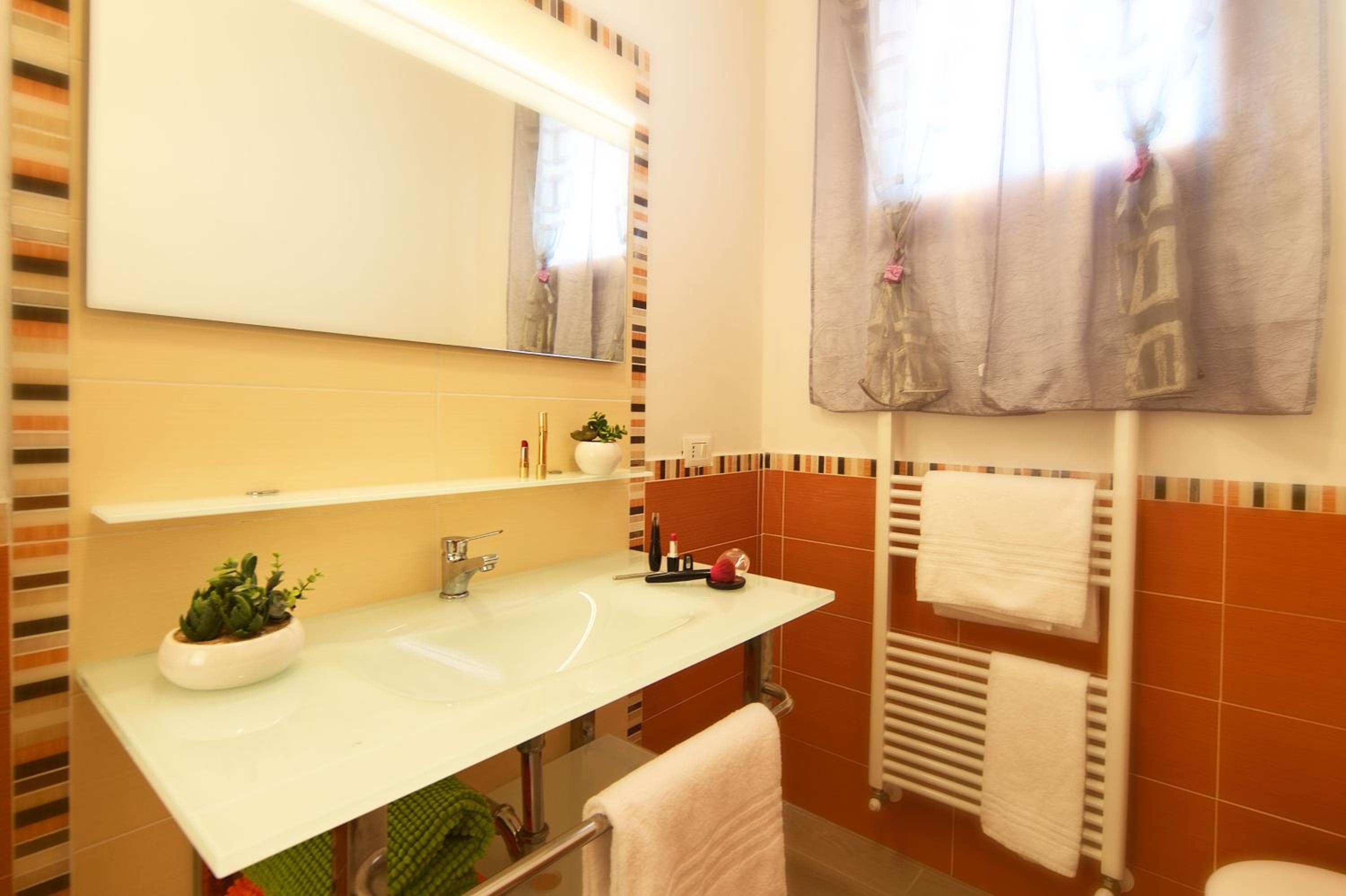 Two-Bedroom Apartment - Photo 3
