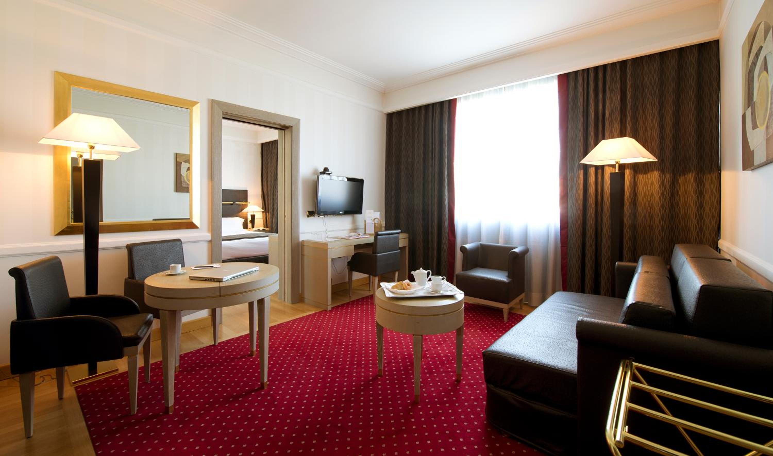 Suite - Photo 9