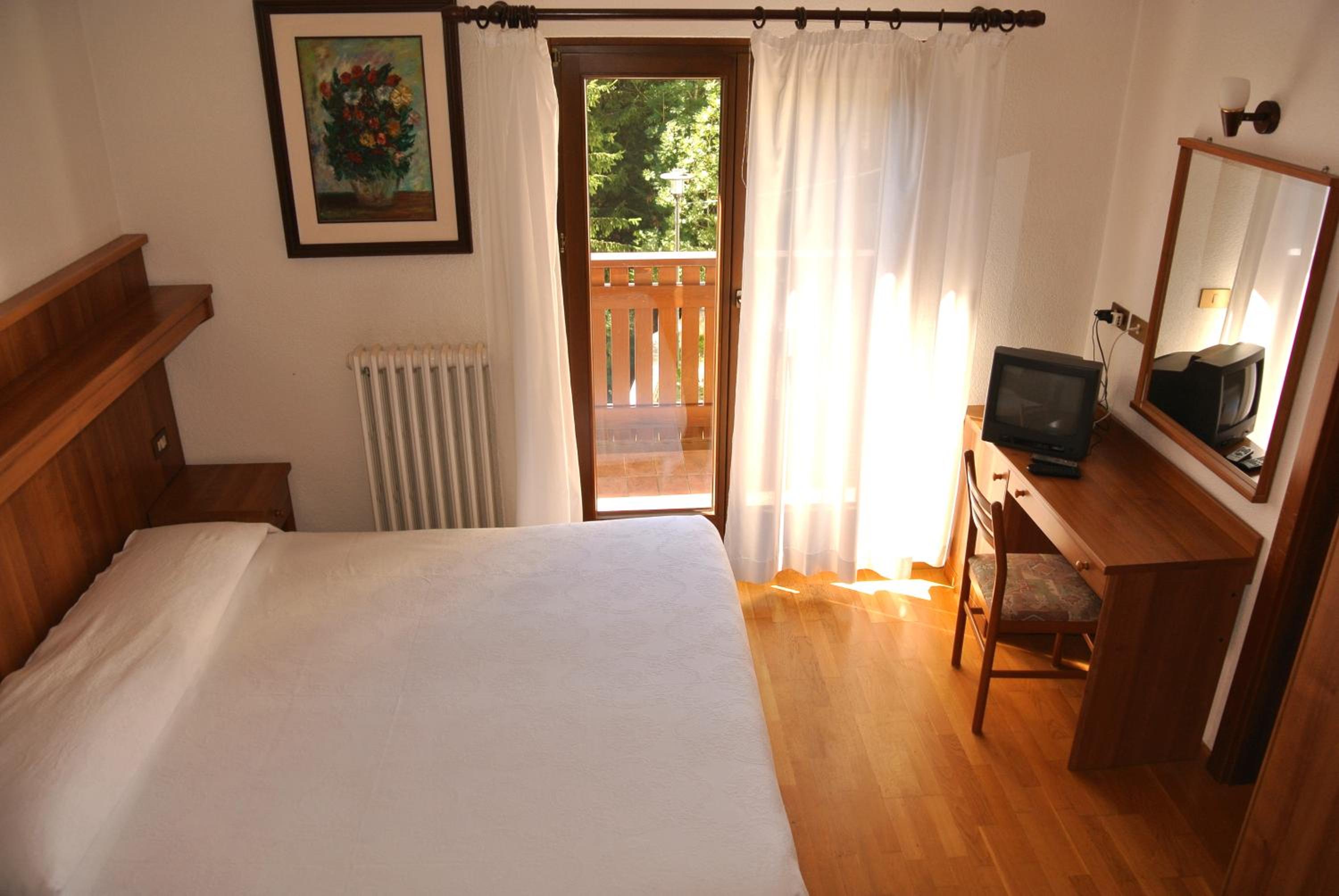Double or Twin Room with Bathroom photo 3
