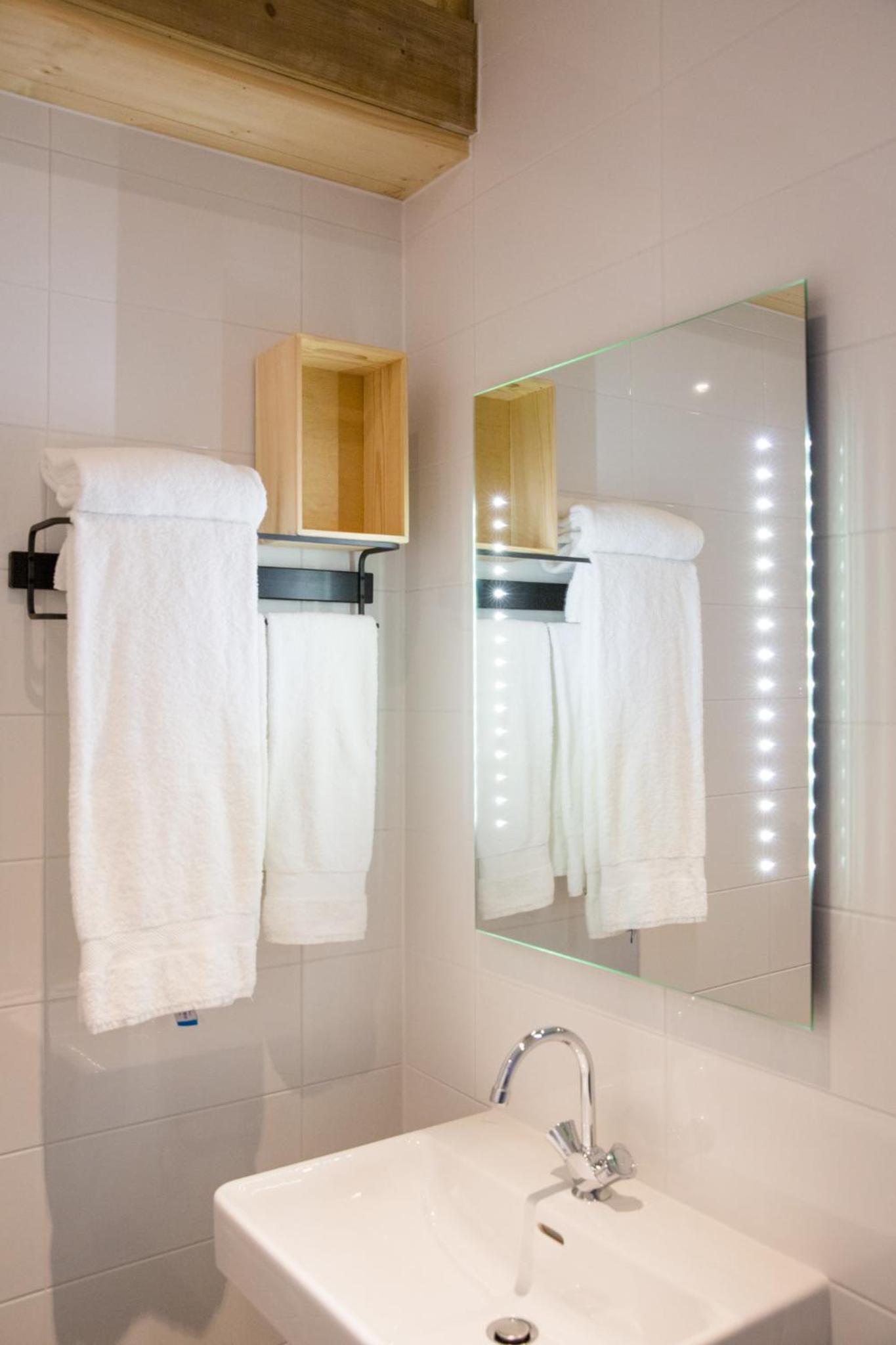 Twin Room - Photo 16