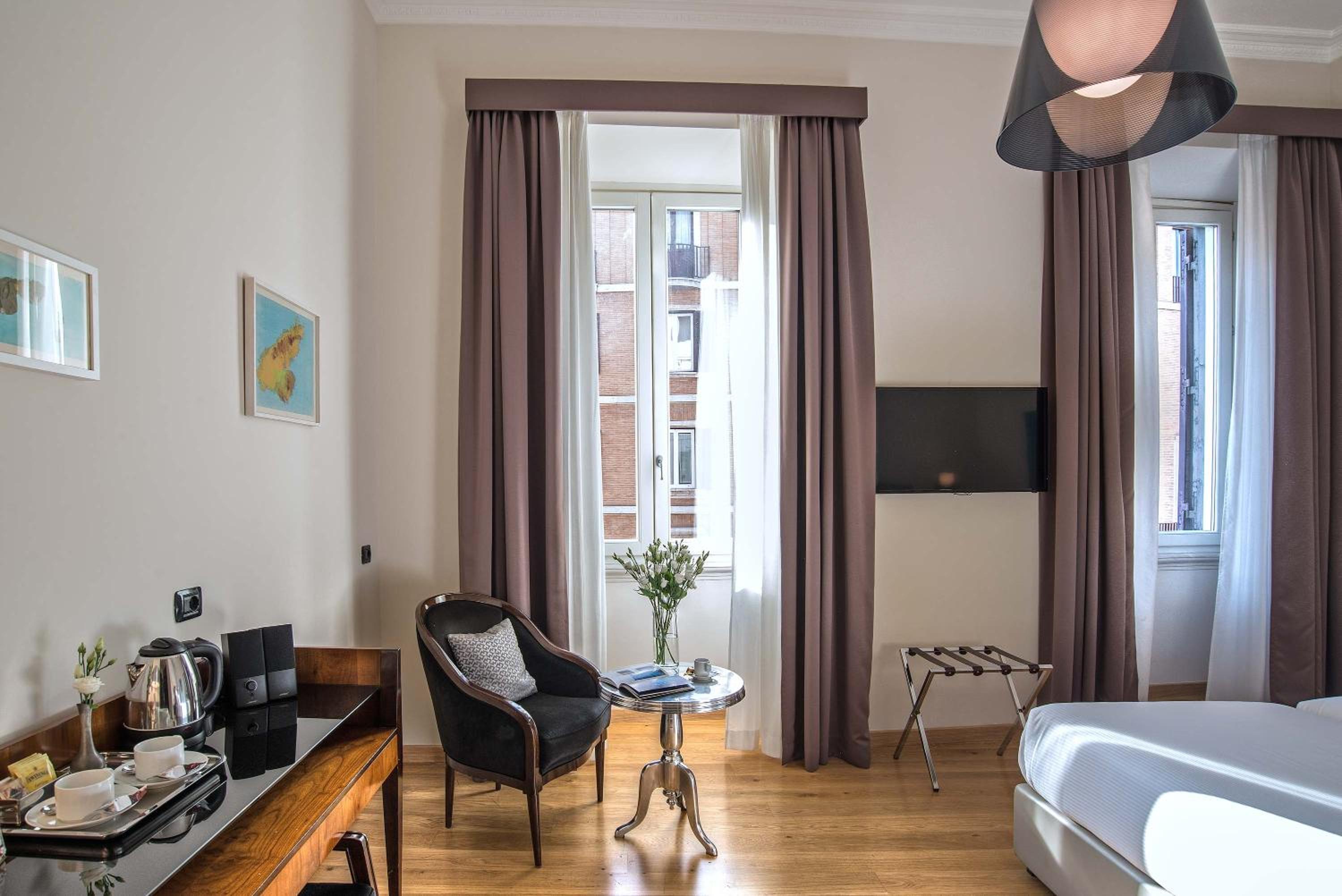 Deluxe Double or Twin Room with City View photo 3