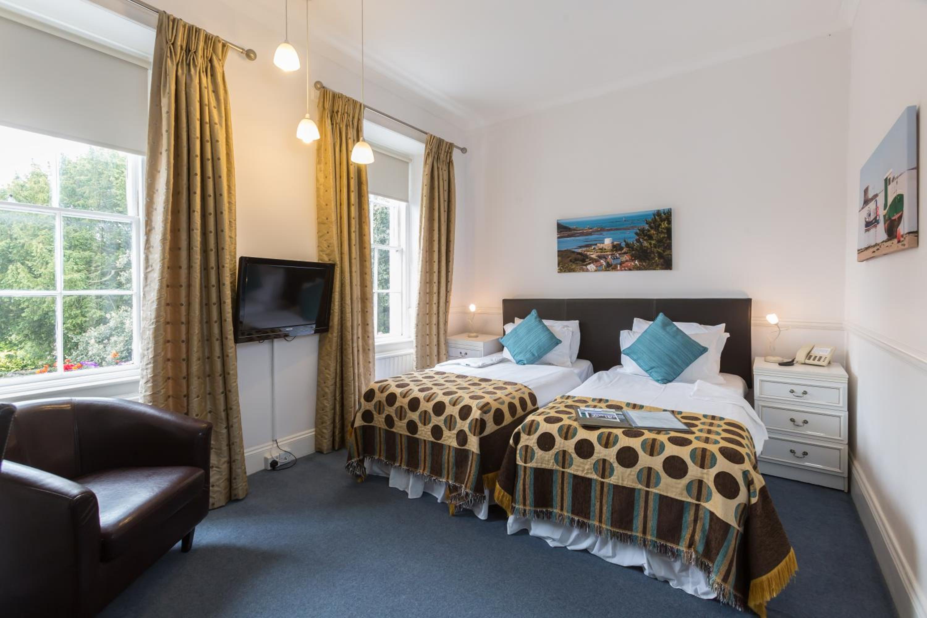 Twin Room - Photo 2