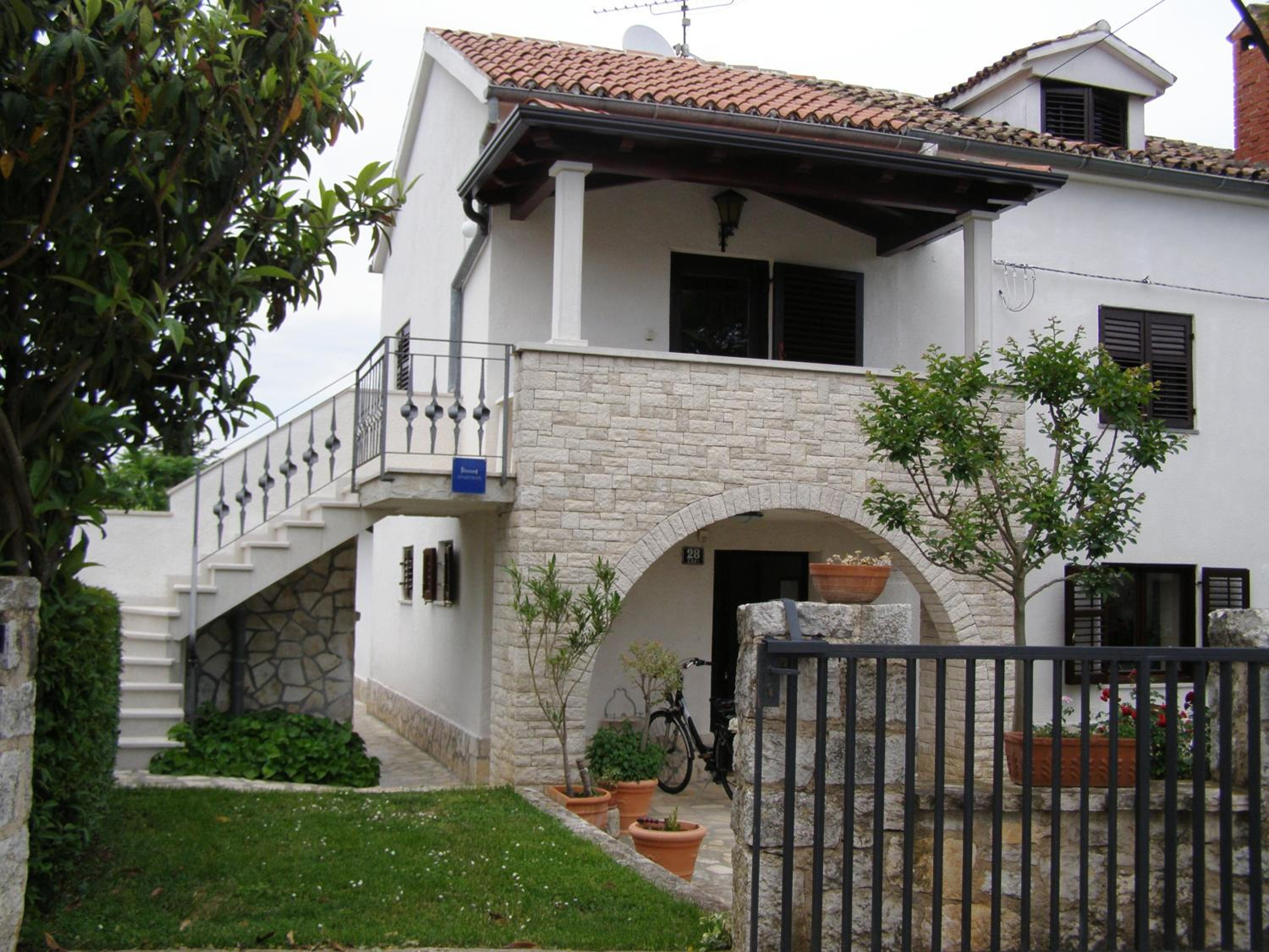 Apartment with Balcony photo 2
