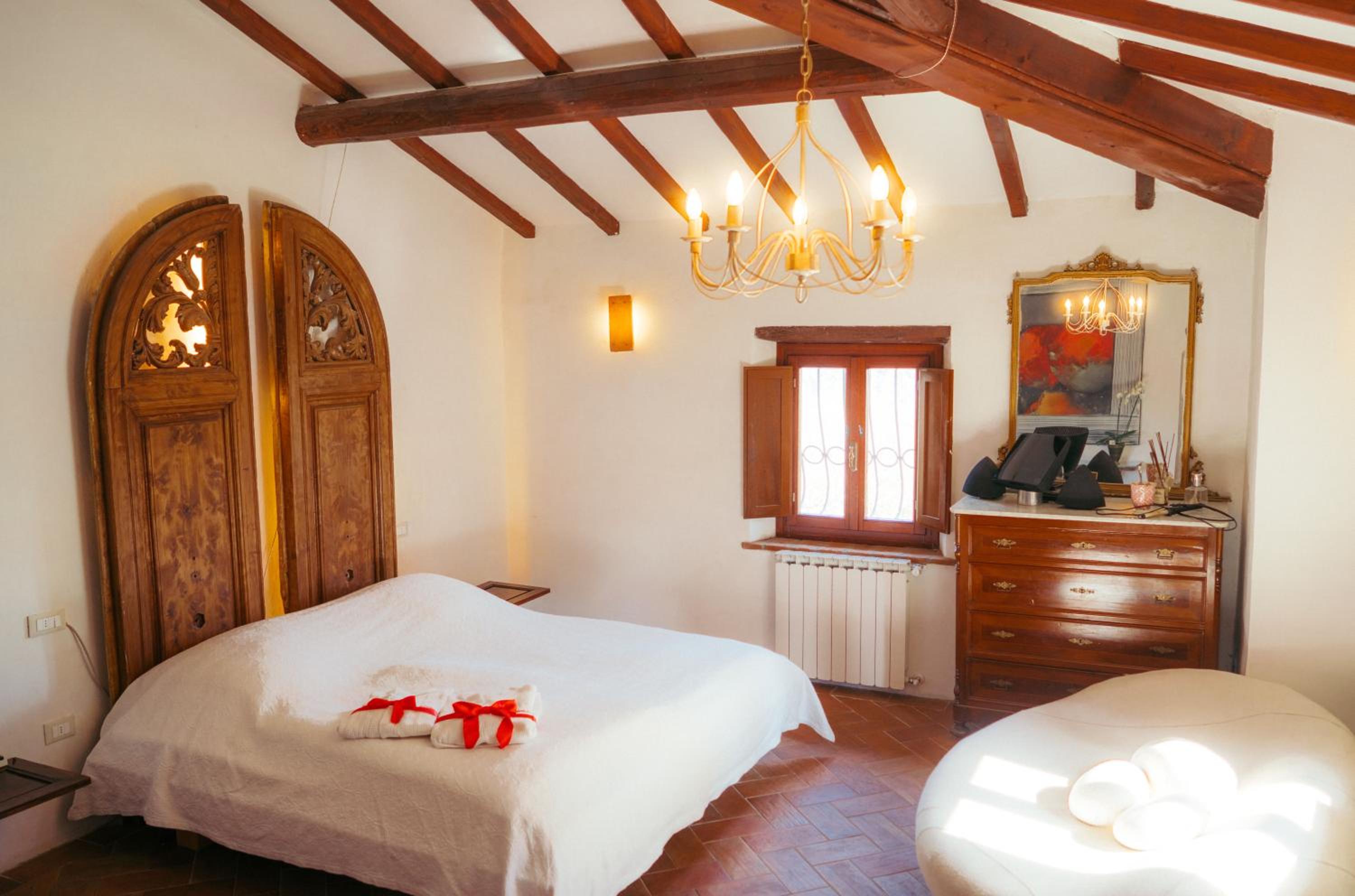 Suite - Photo 1
