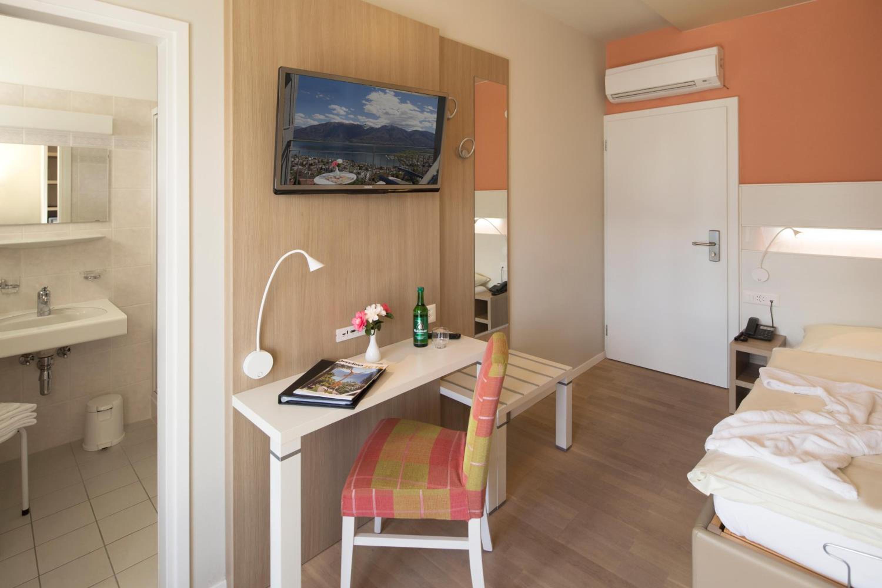 Lifestyle Single Room with Lake View