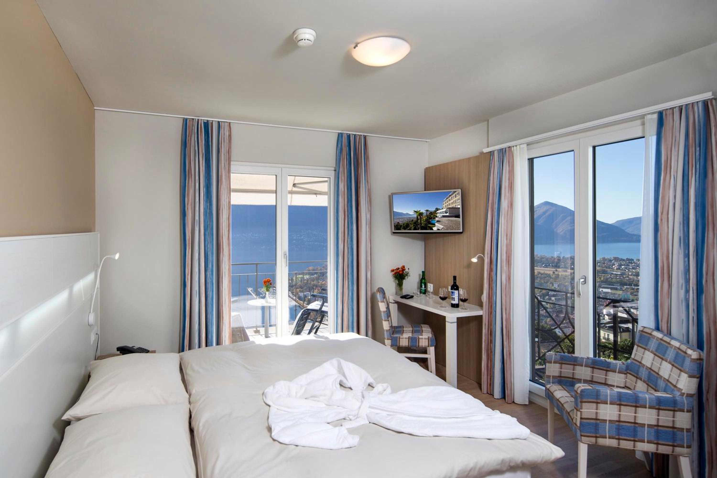  Lifestyle Double or Twin Room with Lake View - Photo 3
