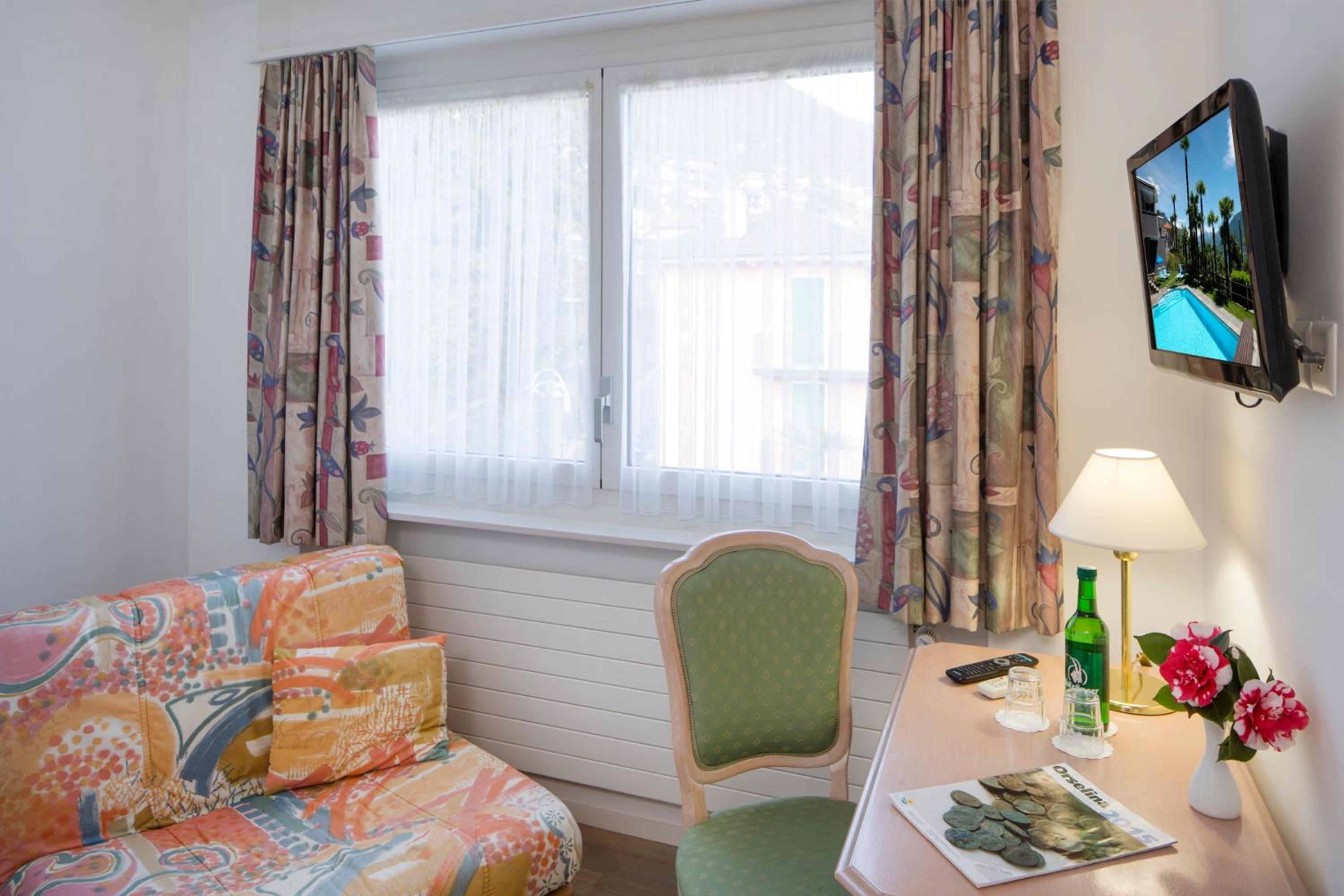 Budget Double or Twin Room with Mountain View - Photo 3