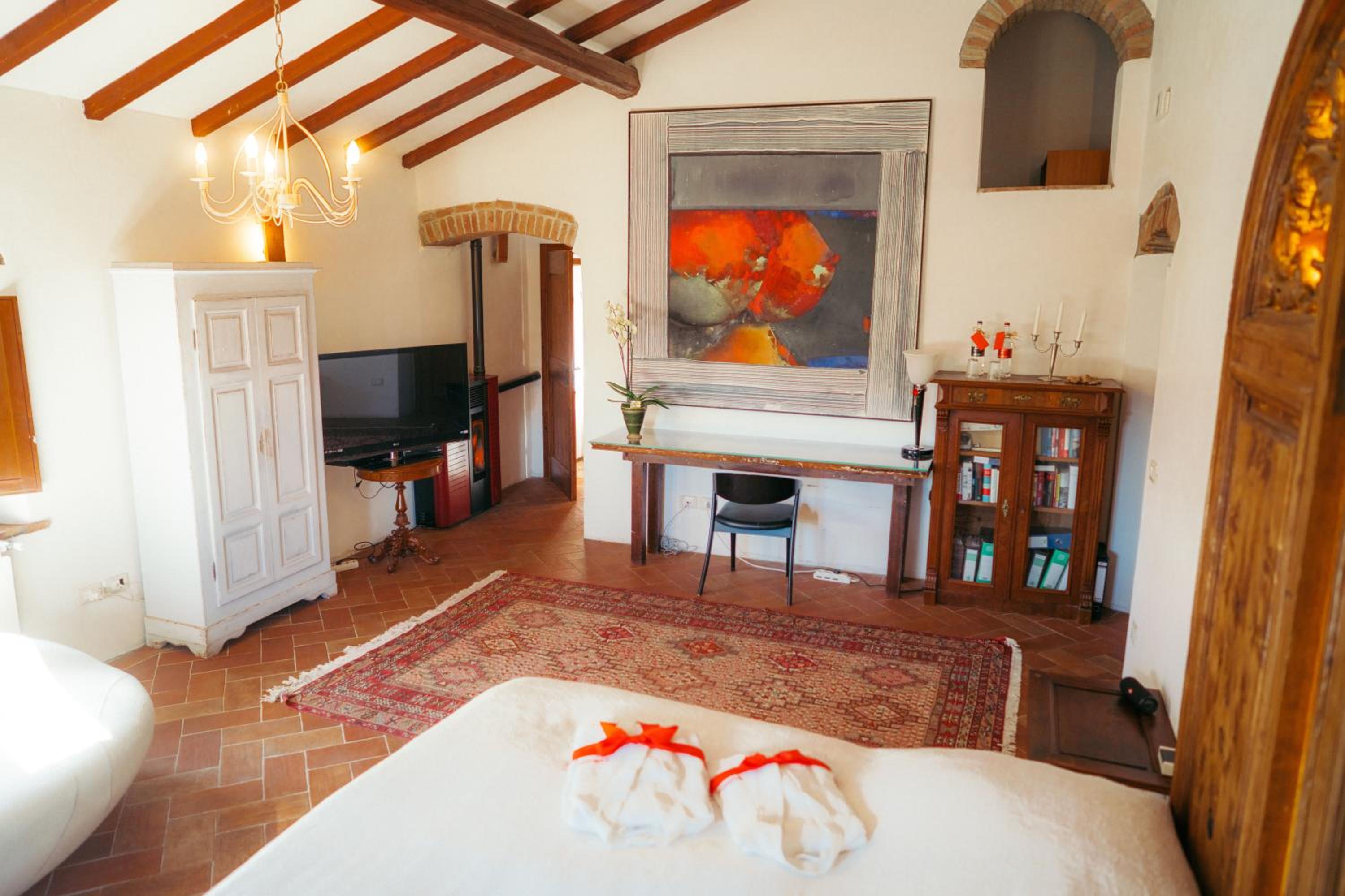 Suite - Photo 2