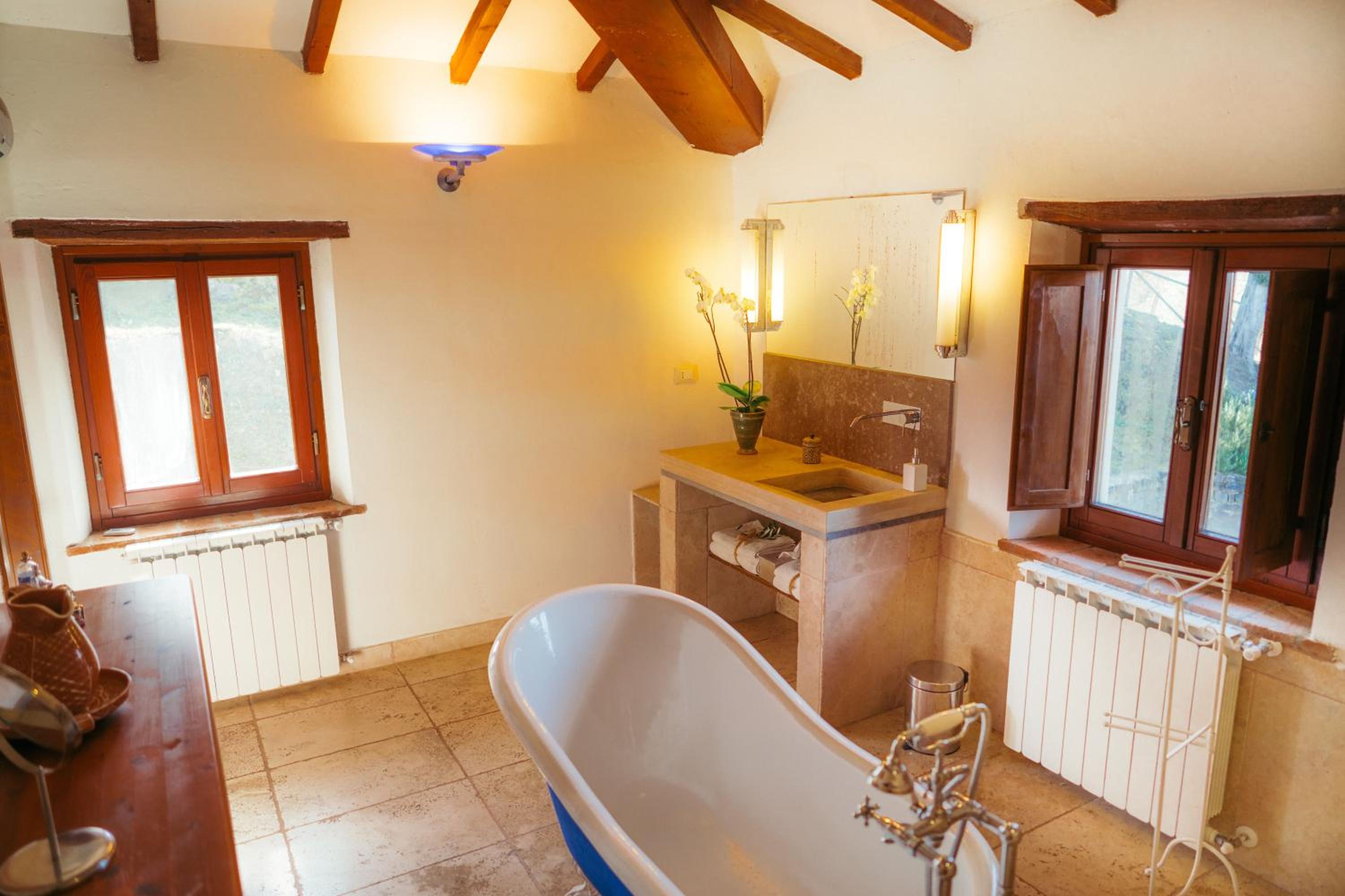 Suite - Photo 3