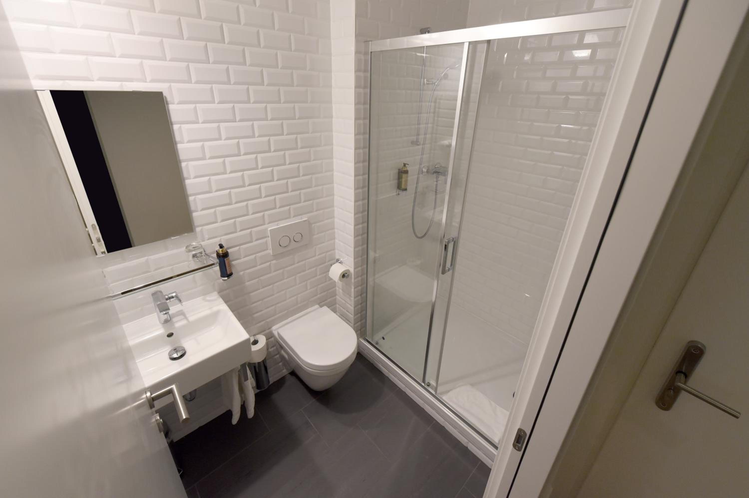 Twin Room - Photo 7