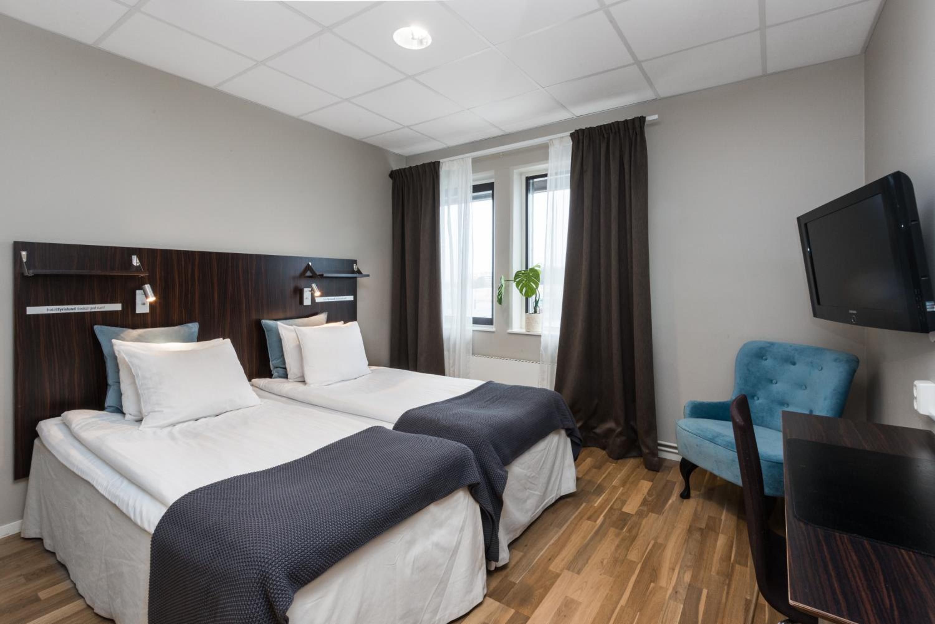 Medium Double Room - Photo 12