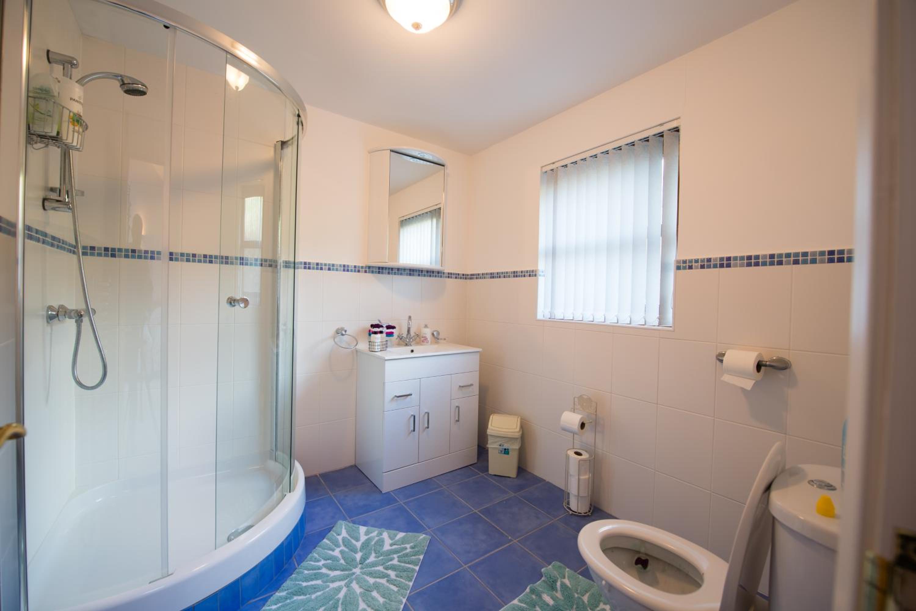 Twin Room with Shower - Photo 8