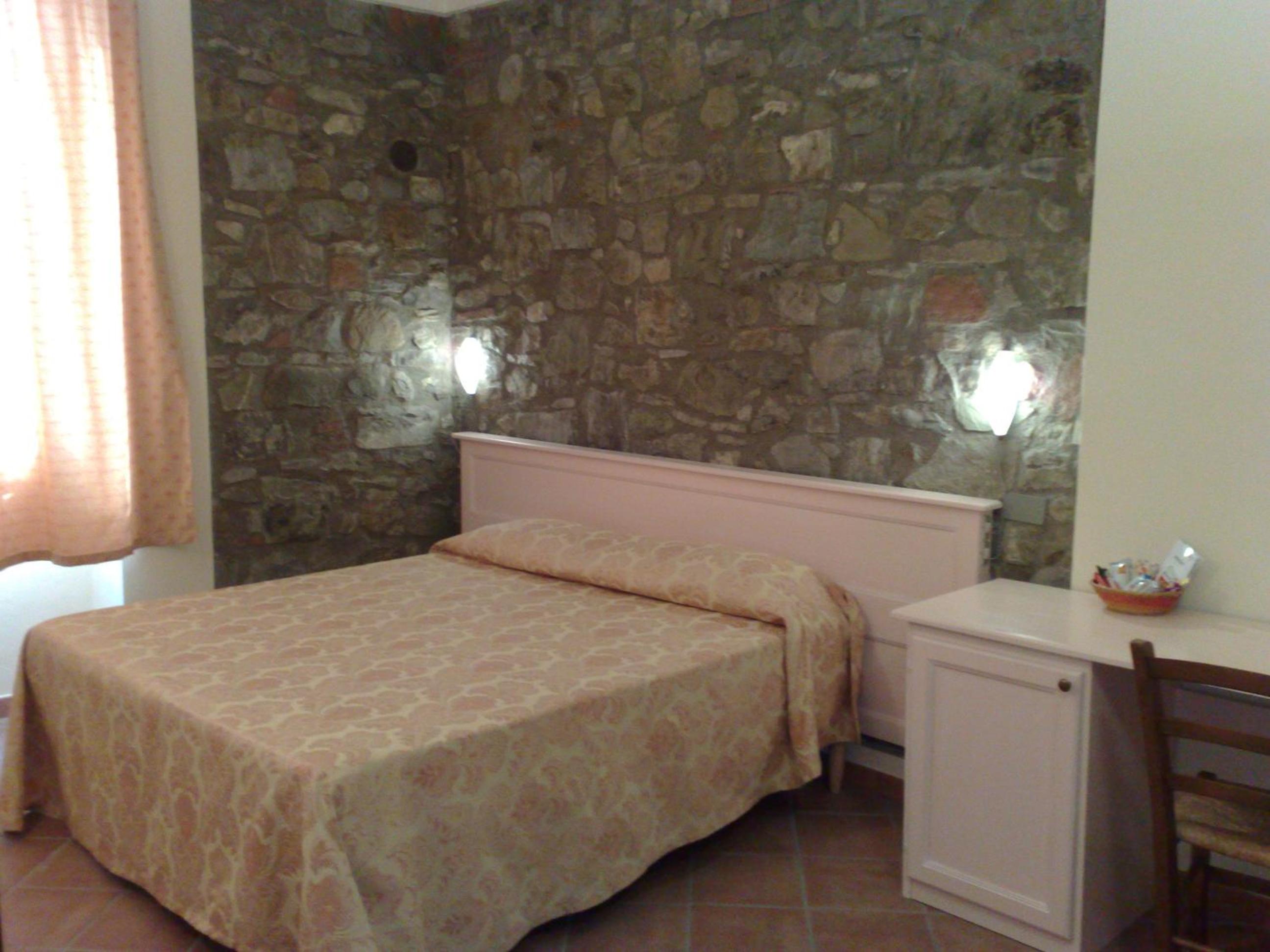Double Room - Photo 5