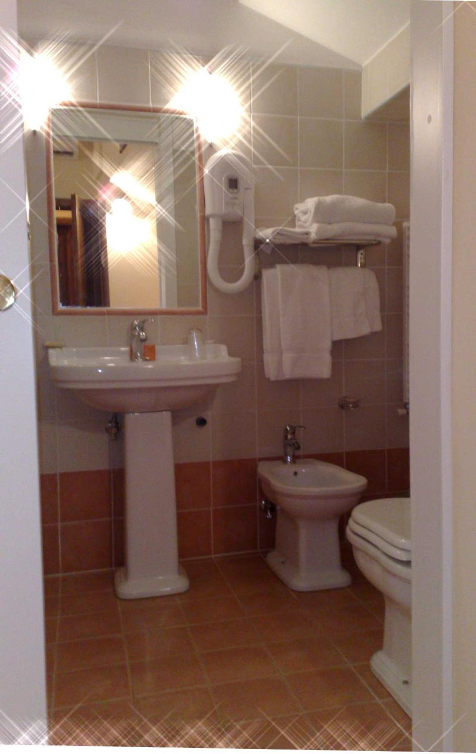 Double Room - Photo 4