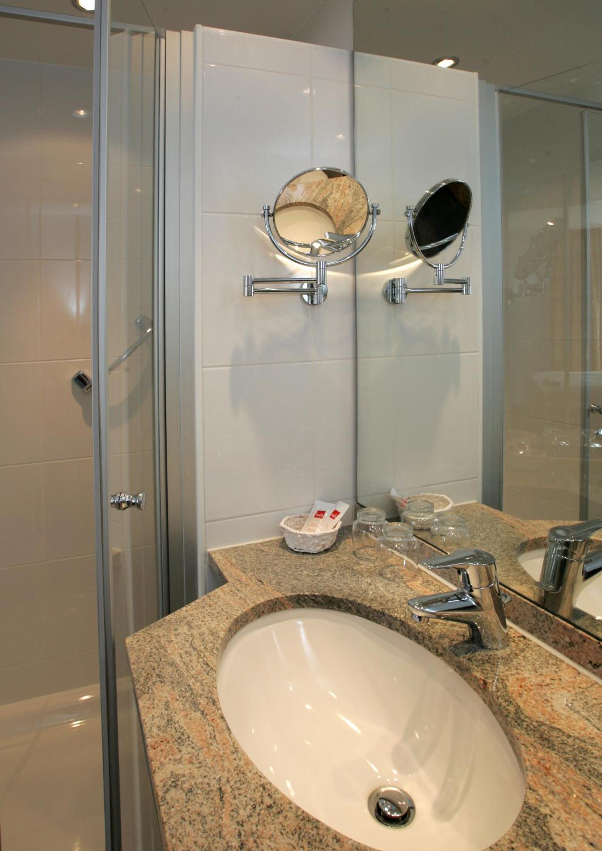 Classic Twin Room - Photo 3
