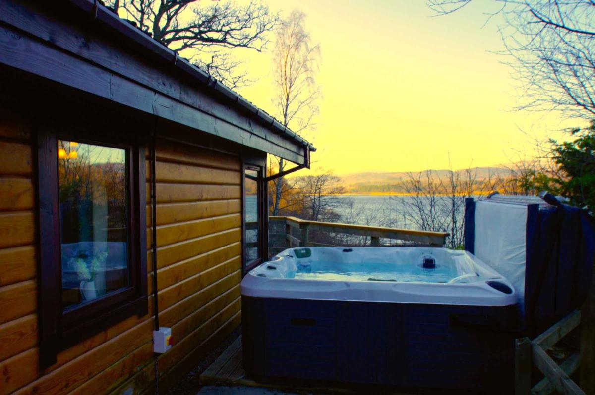 Chalet with Hot Tub photo 1