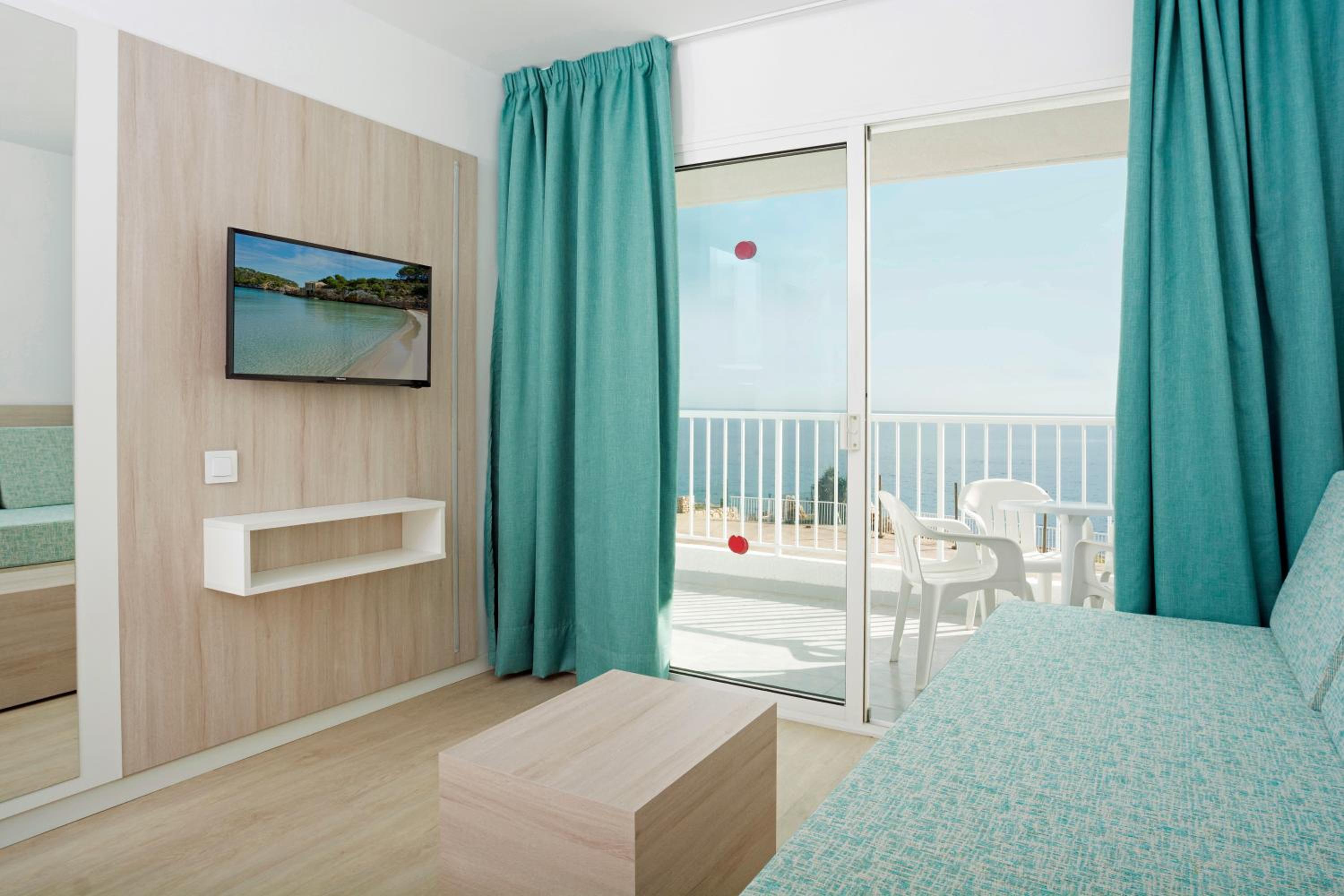 One-Bedroom Apartment with Sea View and Terrace (2Adults + 1Child)