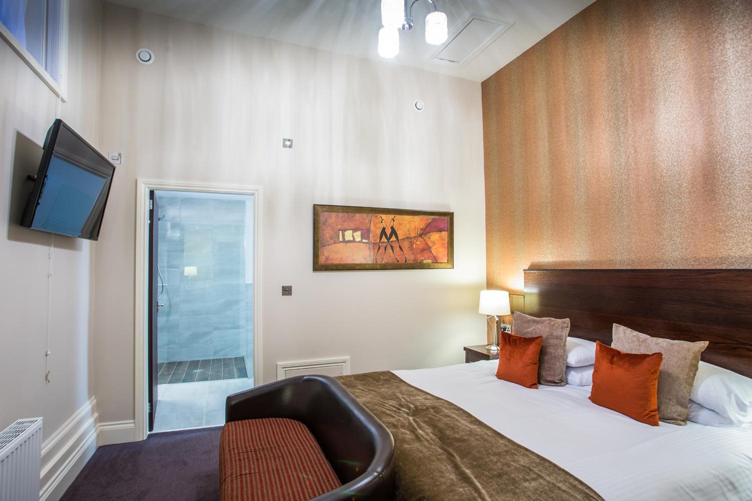 Standard Double Room - Photo 9