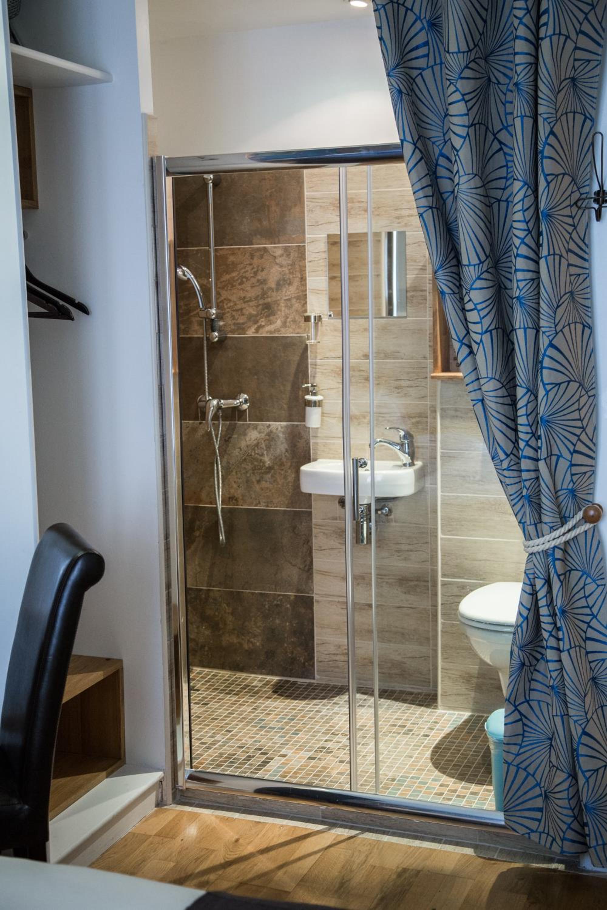 Standard Double or Twin Room photo 2