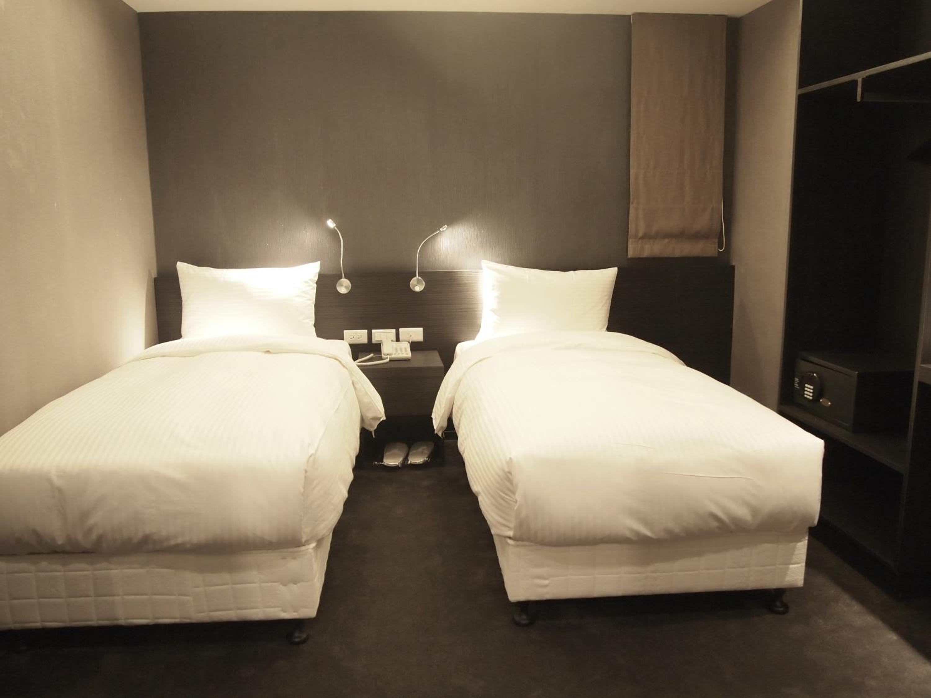 Standard Twin Room photo 2