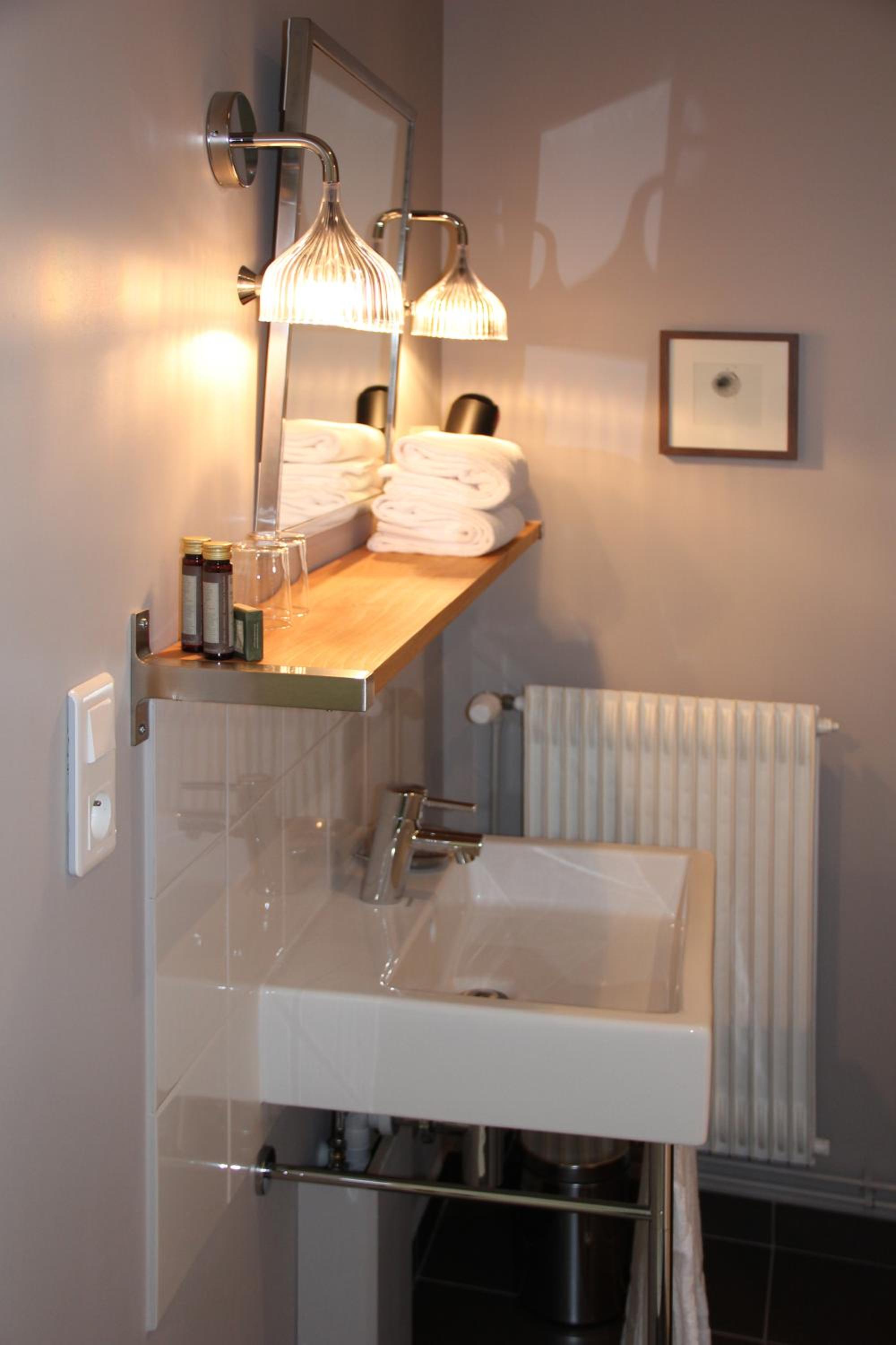 Double Room with Shower photo 2
