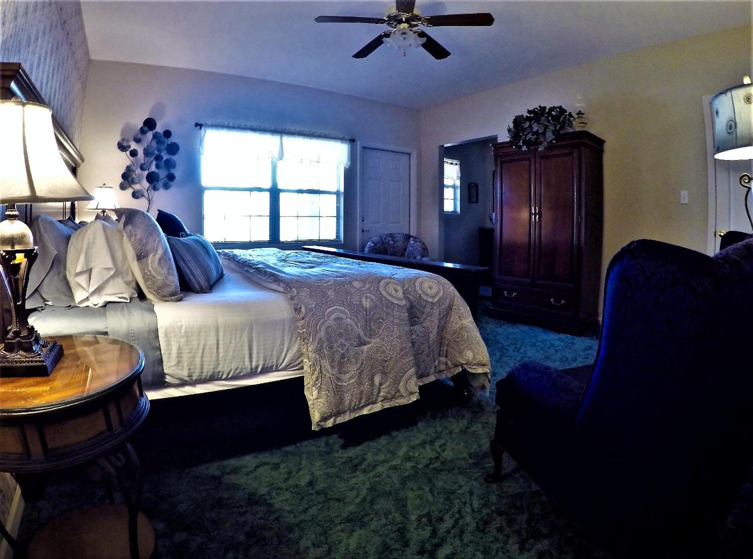 Deluxe King Room