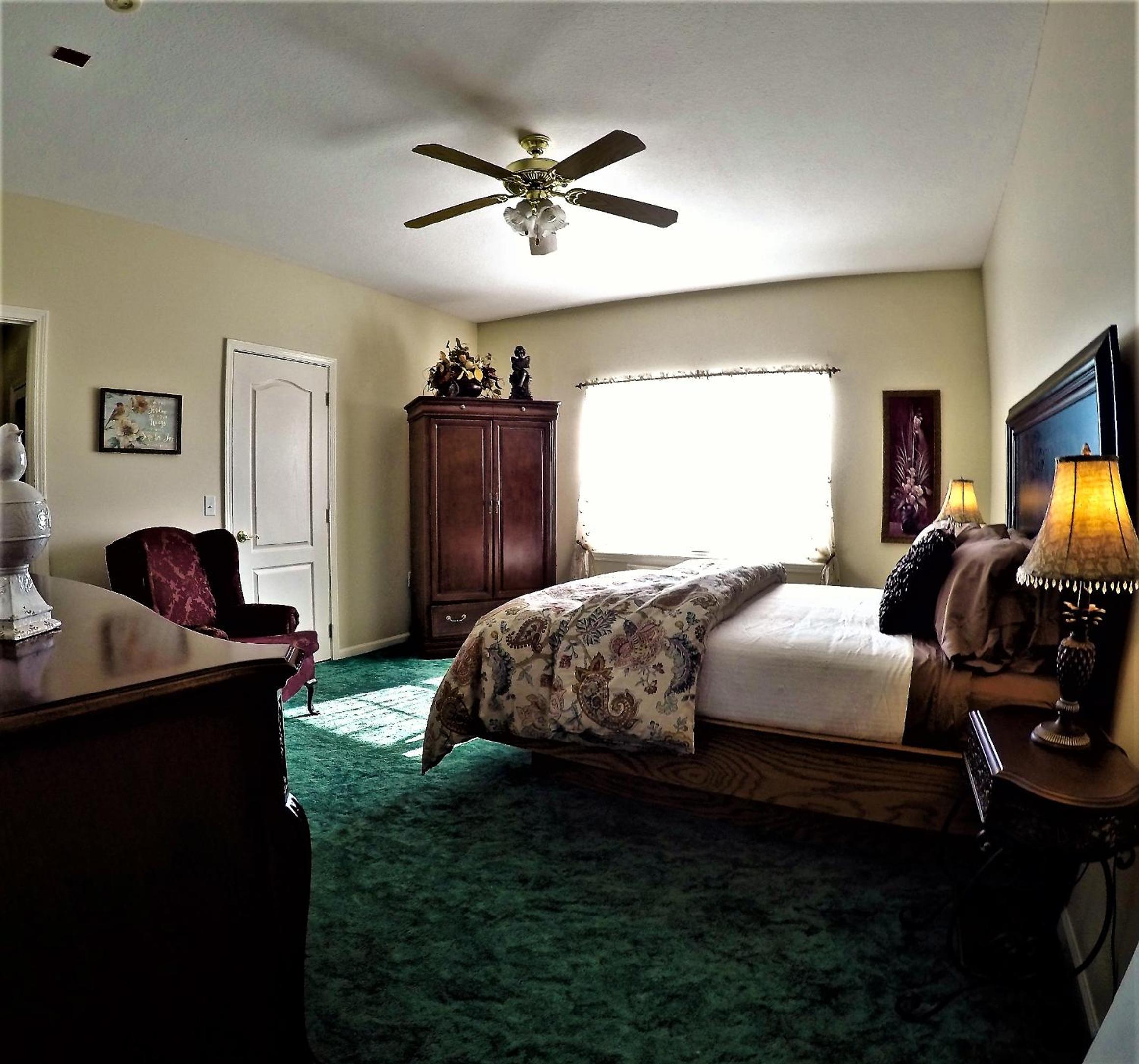 Deluxe Queen Room