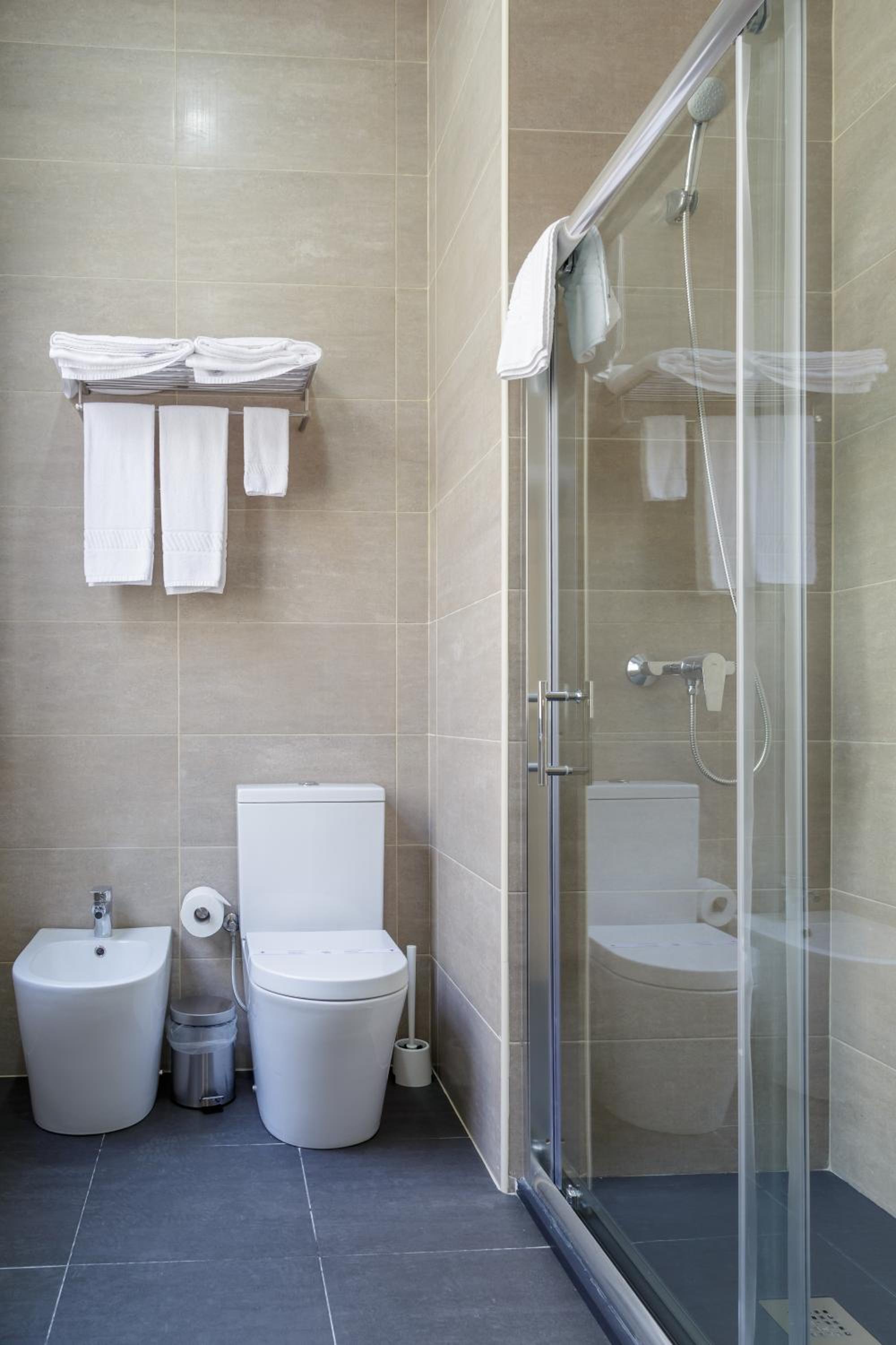 Double Room - Photo 2