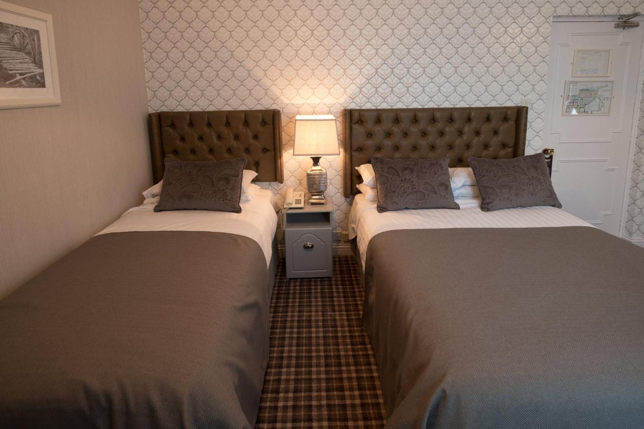 Twin Room - Photo 3