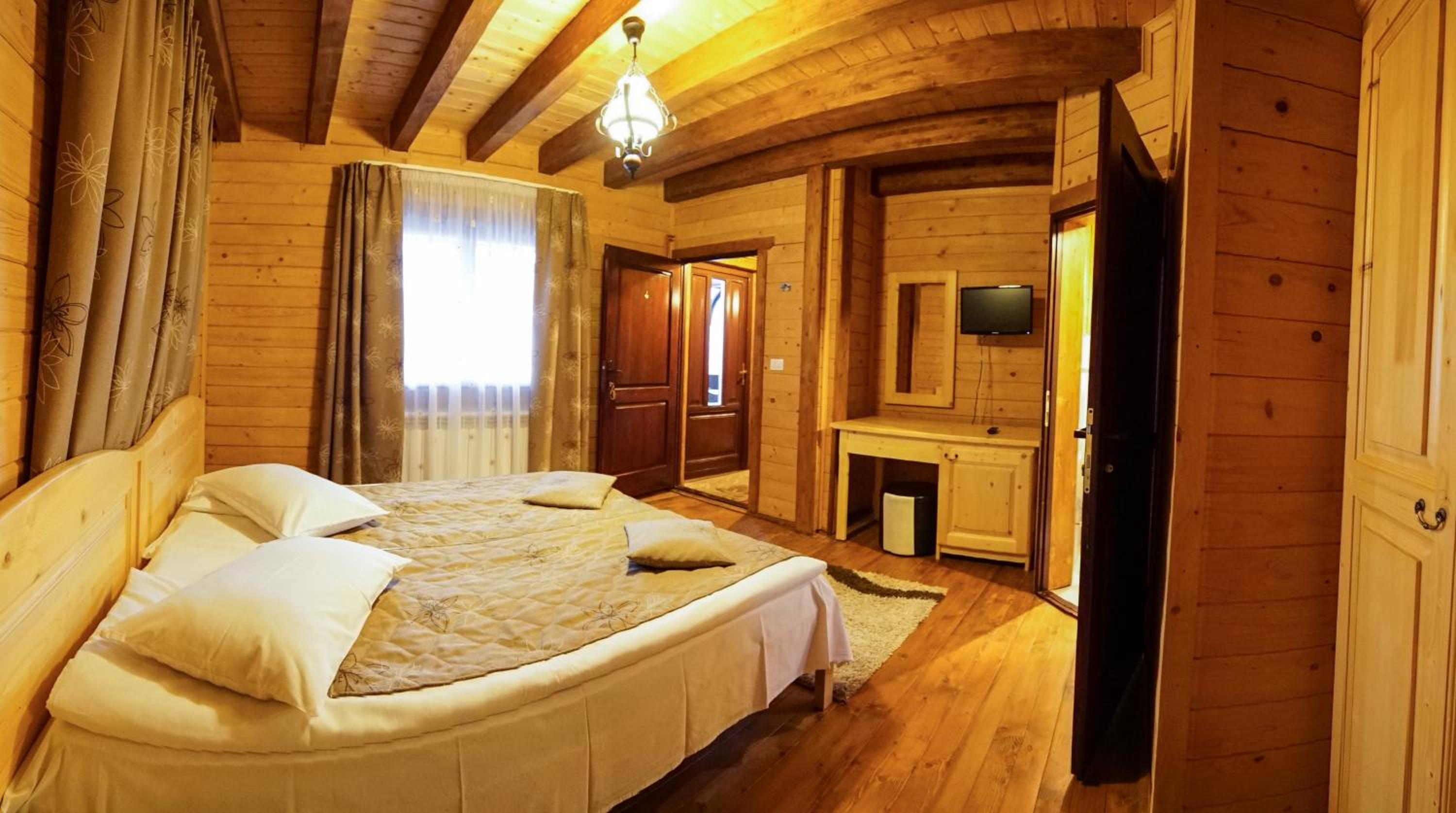 Double Room with Private Bathroom - Photo 1