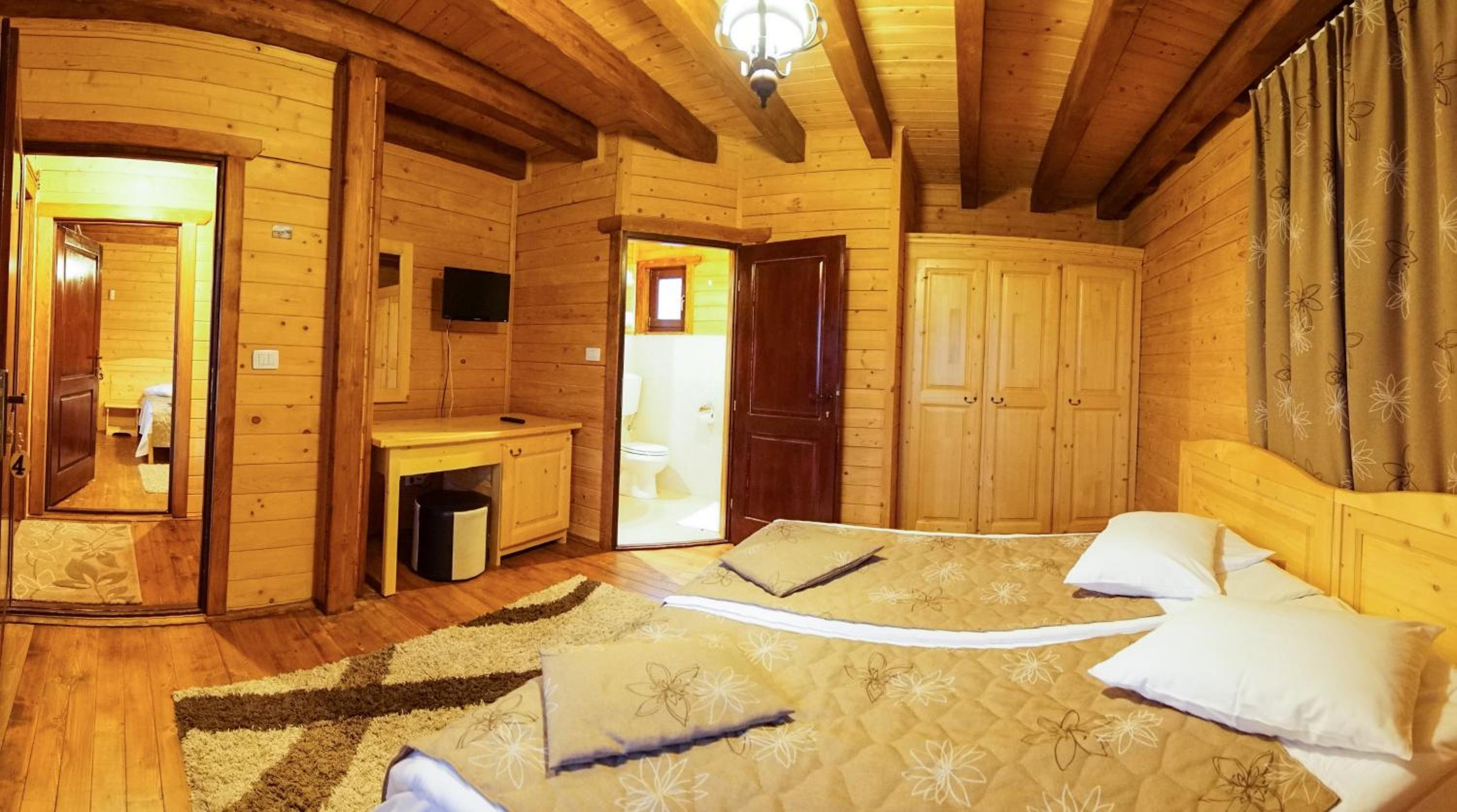 Double Room with Private Bathroom - Photo 5