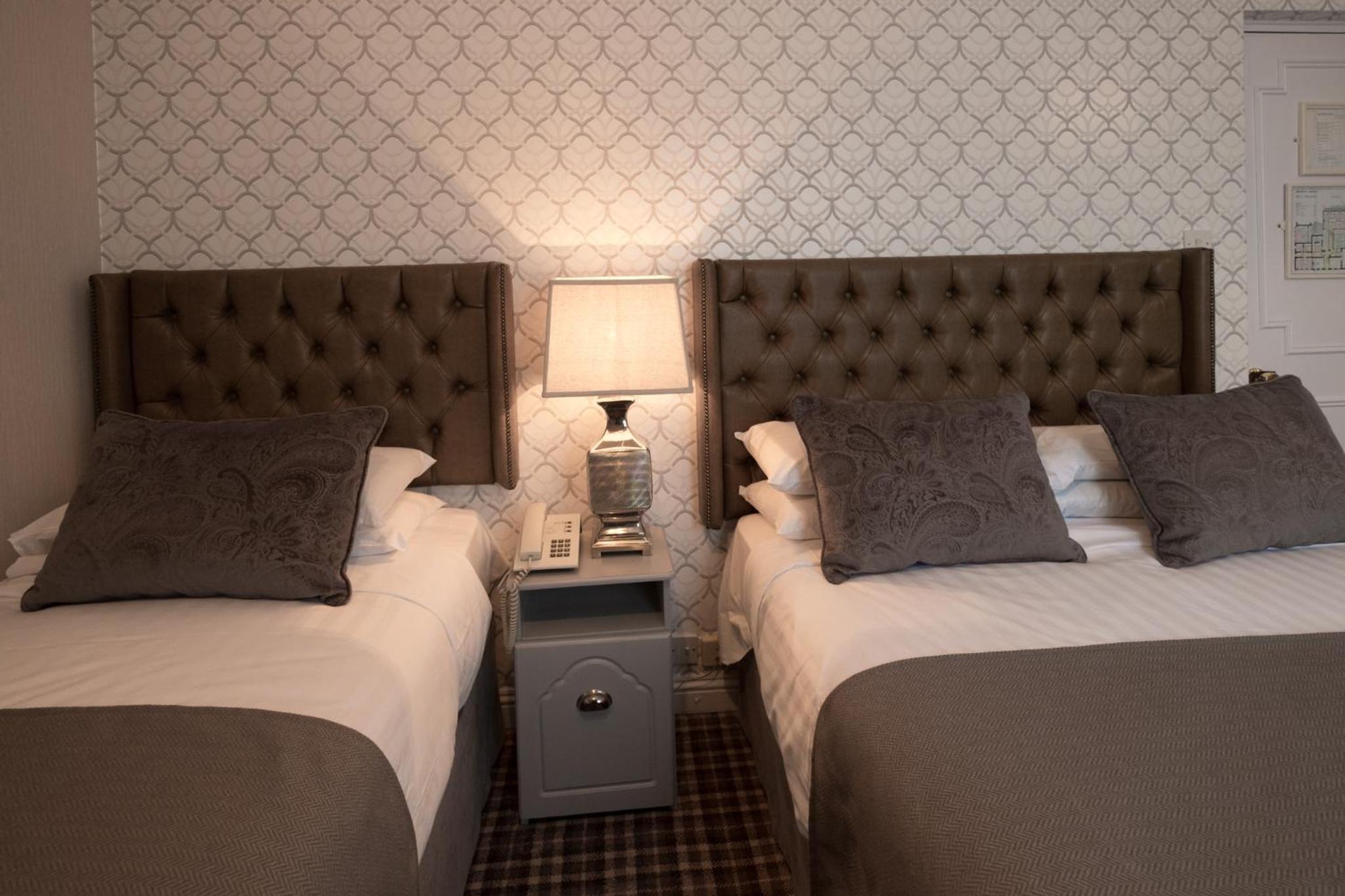 Twin Room - Photo 2