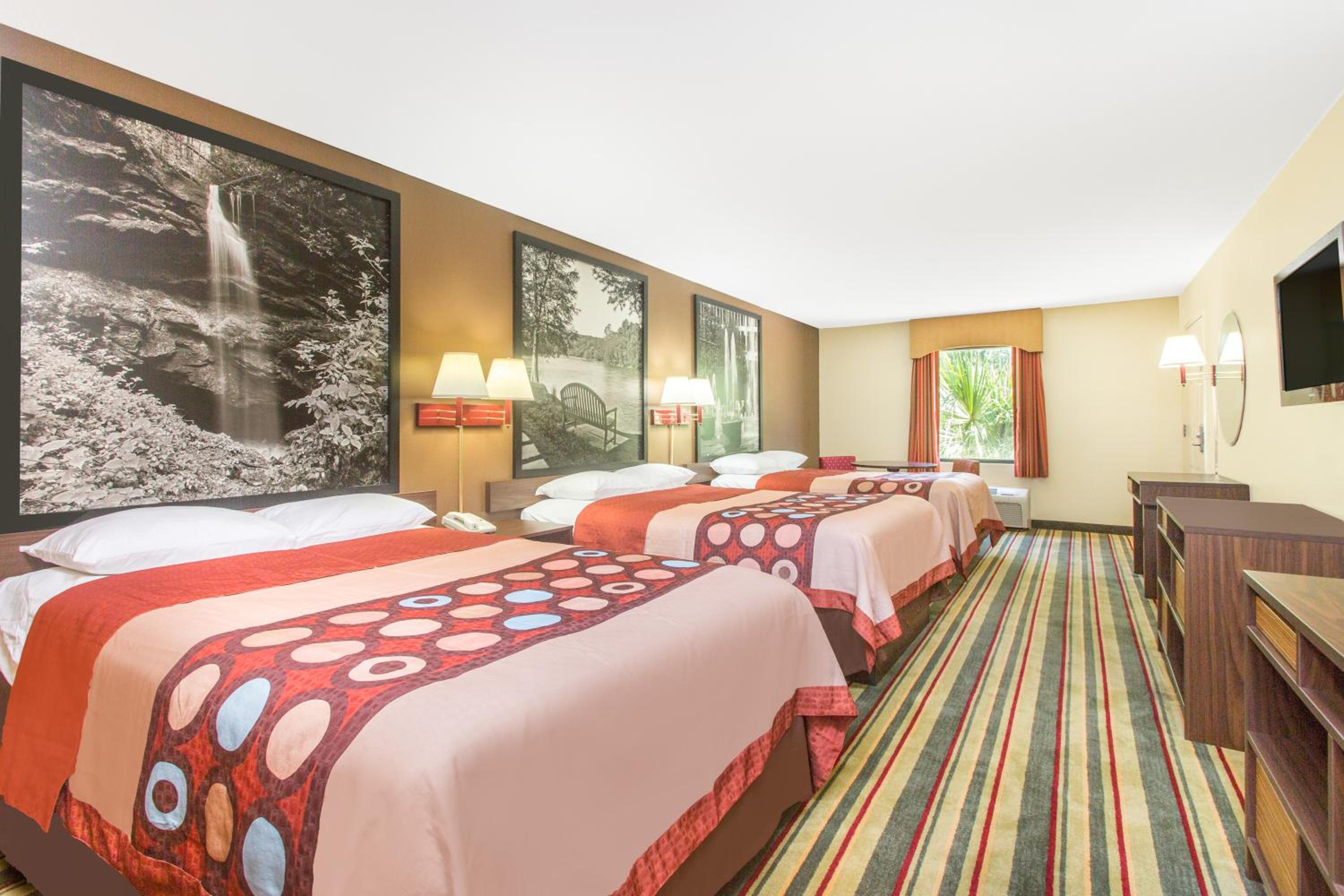 Studio Suite with Three Double Beds - Non-Smoking - Photo 1