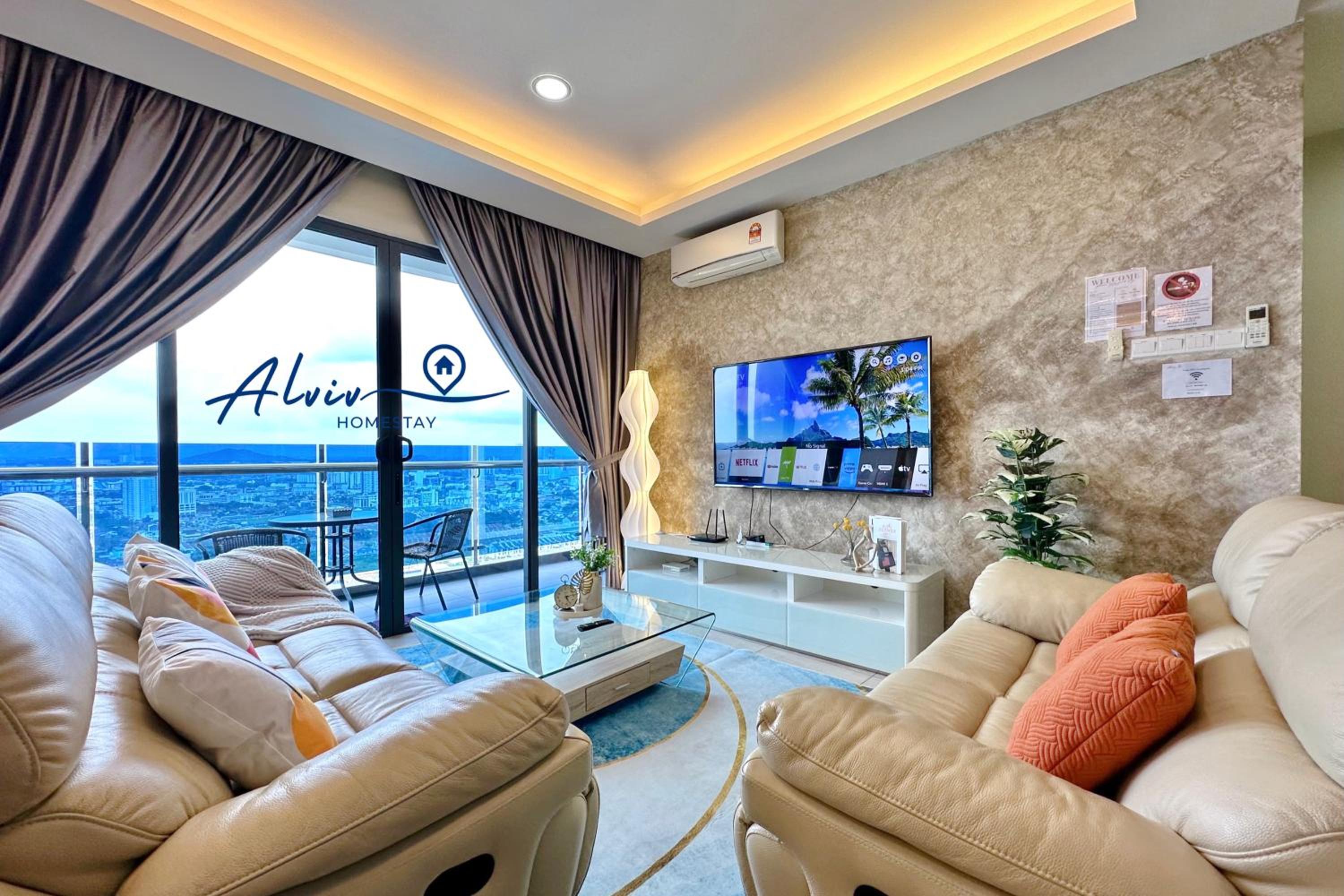 Three-Bedroom Apartment with View photo 1