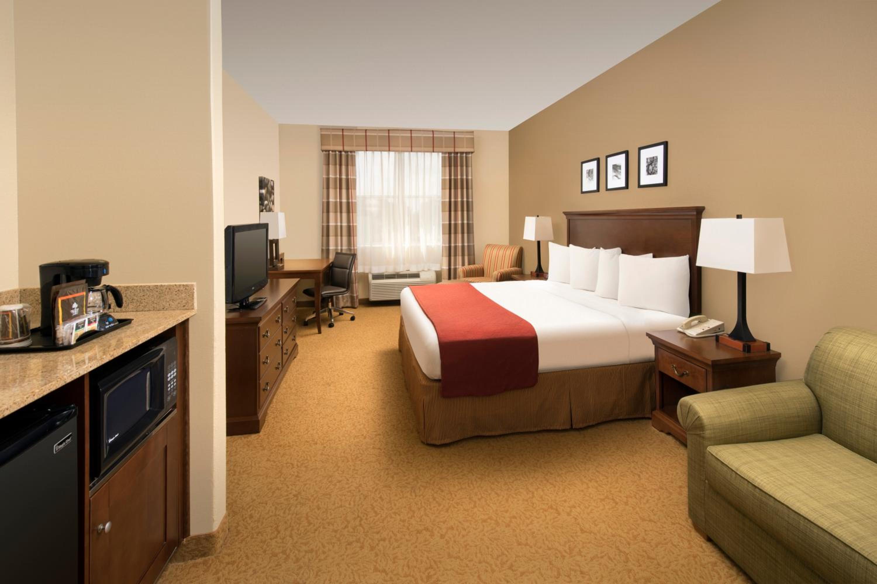 Studio Suite with King Bed - Non-Smoking
