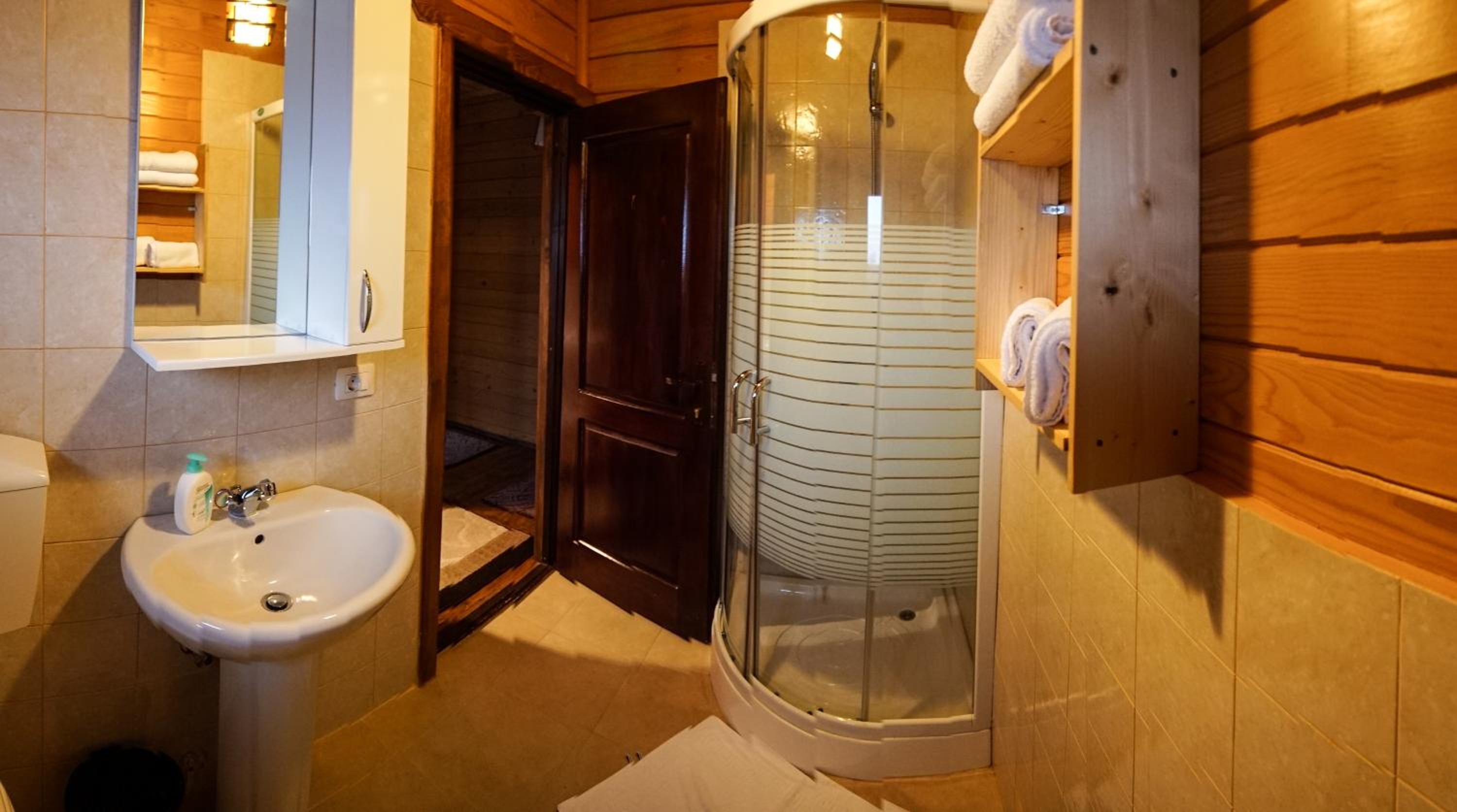 Double Room with Private External Bathroom - Photo 4