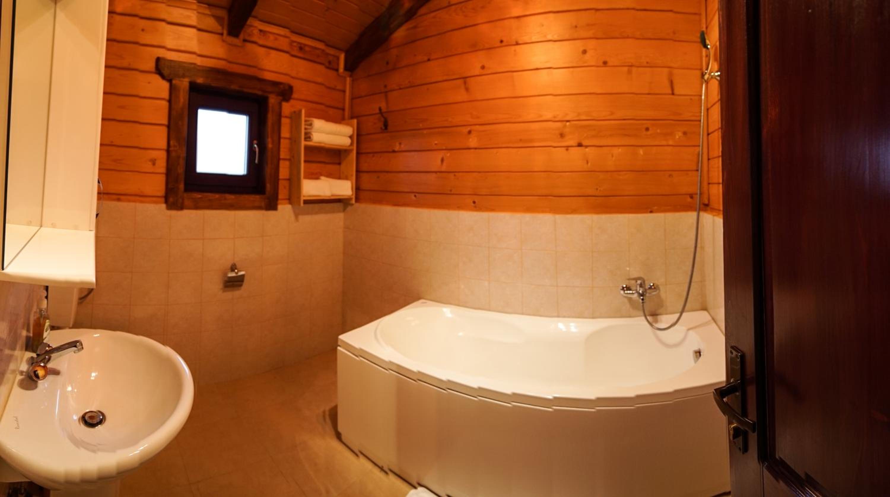 Double Room with Private External Bathroom - Photo 5
